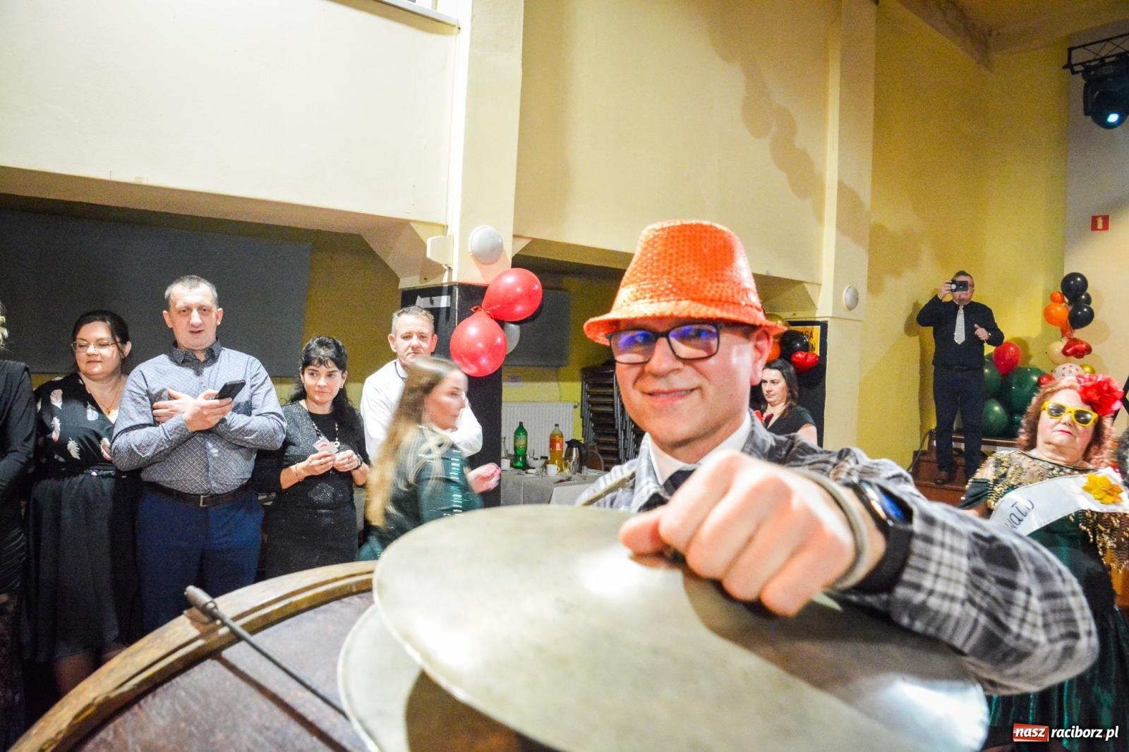 Zdjęcie w galerii na portalu naszraciborz.pl: Pogrzebanie basa 2026 w Krzanowicach. Tradycja wpisana w kulturę morawską nie ginie [FOTO i WIDEO] wiadomości z regionu