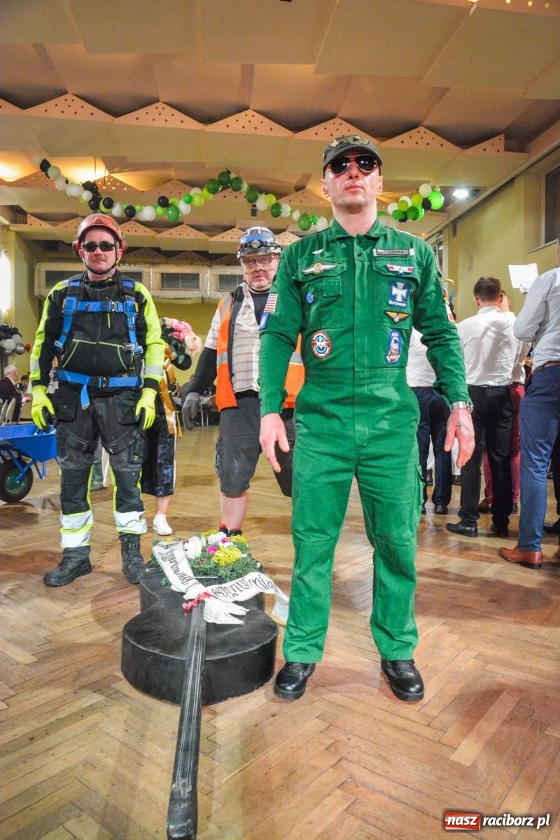 Zdjęcie w galerii na portalu naszraciborz.pl: Pogrzebanie basa 2026 w Krzanowicach. Tradycja wpisana w kulturę morawską nie ginie [FOTO i WIDEO] wiadomości z regionu