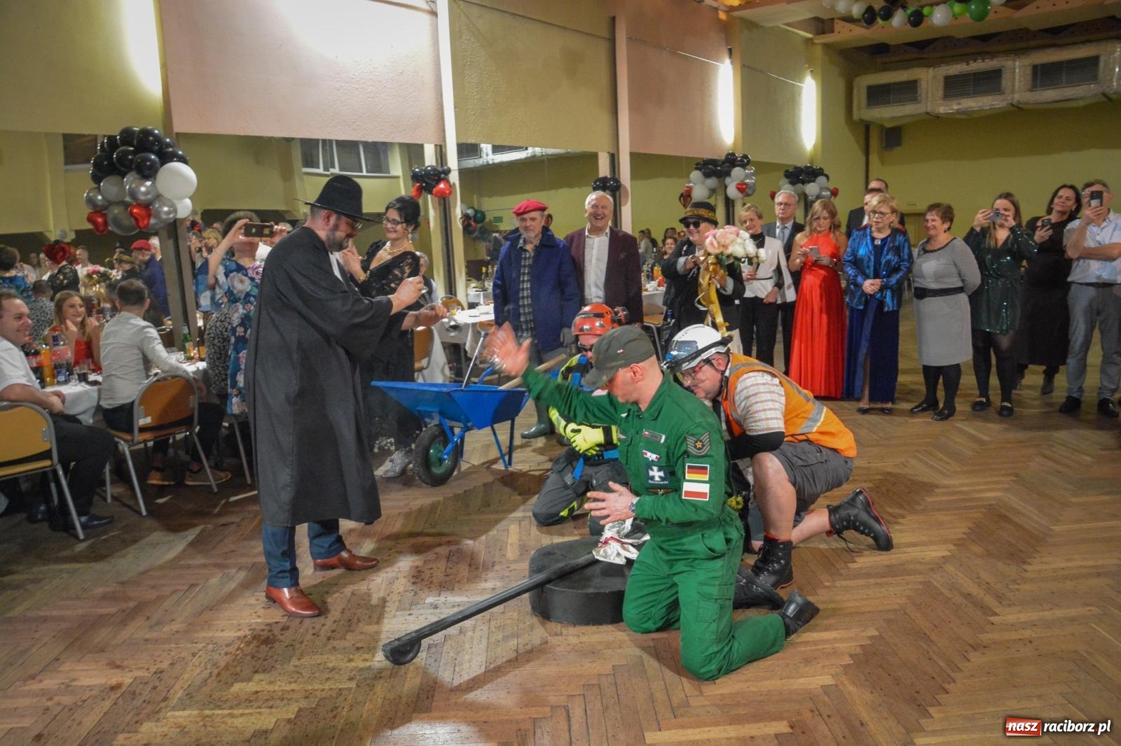 Zdjęcie w galerii na portalu naszraciborz.pl: Pogrzebanie basa 2026 w Krzanowicach. Tradycja wpisana w kulturę morawską nie ginie [FOTO i WIDEO] wiadomości z regionu