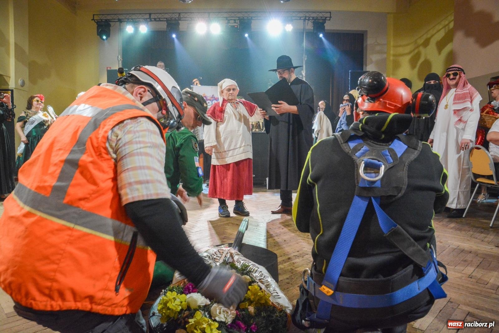 Zdjęcie w galerii na portalu naszraciborz.pl: Pogrzebanie basa 2026 w Krzanowicach. Tradycja wpisana w kulturę morawską nie ginie [FOTO i WIDEO] wiadomości z regionu