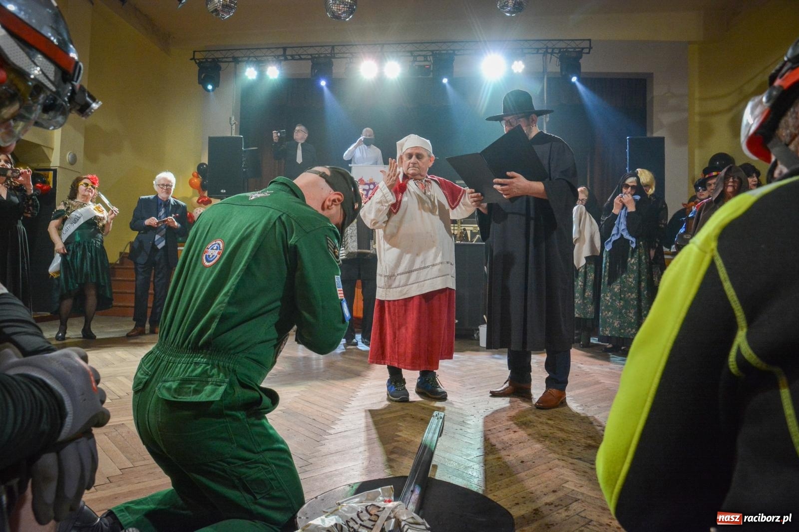 Zdjęcie w galerii na portalu naszraciborz.pl: Pogrzebanie basa 2026 w Krzanowicach. Tradycja wpisana w kulturę morawską nie ginie [FOTO i WIDEO] wiadomości z regionu