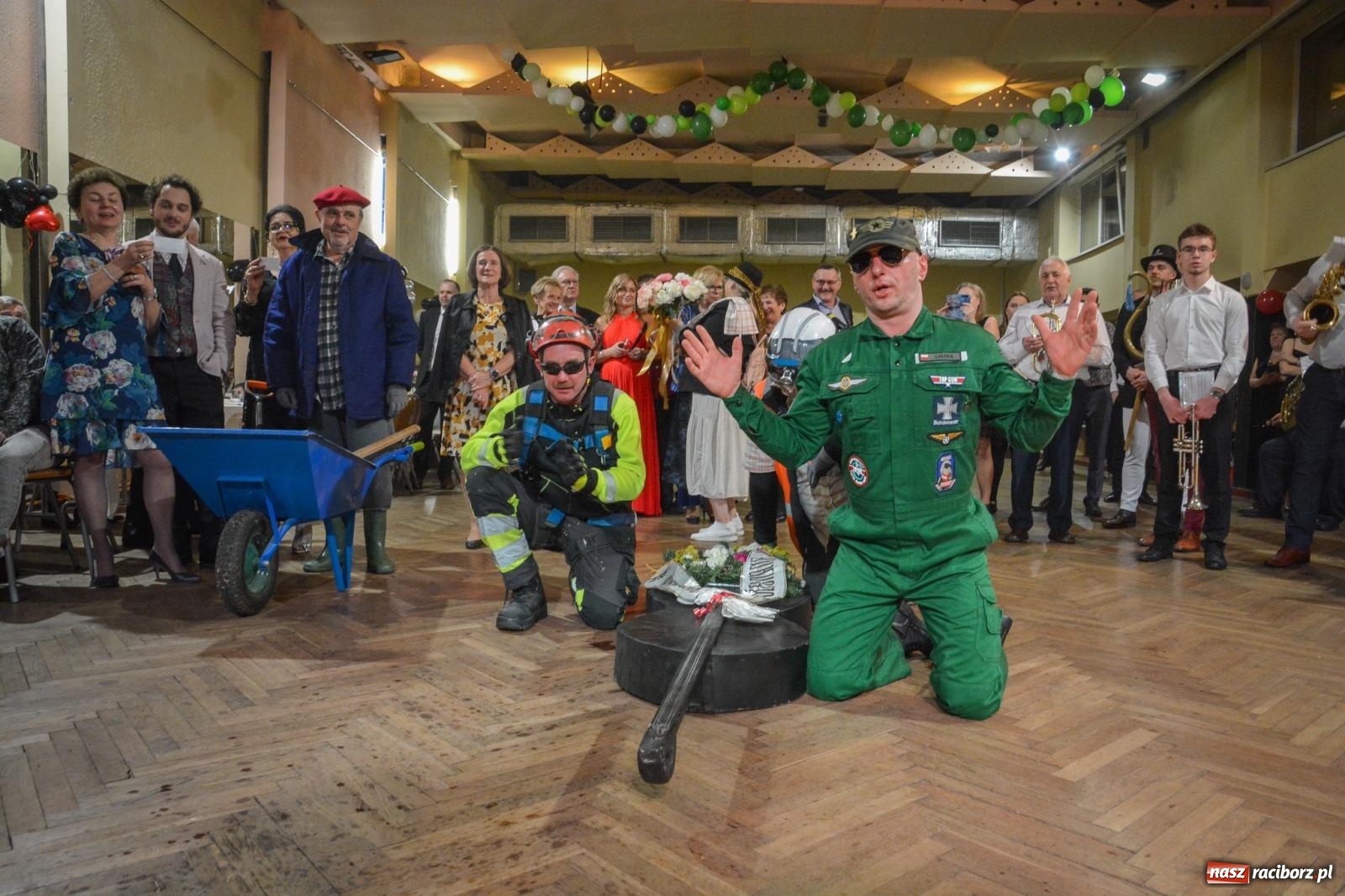 Zdjęcie w galerii na portalu naszraciborz.pl: Pogrzebanie basa 2026 w Krzanowicach. Tradycja wpisana w kulturę morawską nie ginie [FOTO i WIDEO] wiadomości z regionu