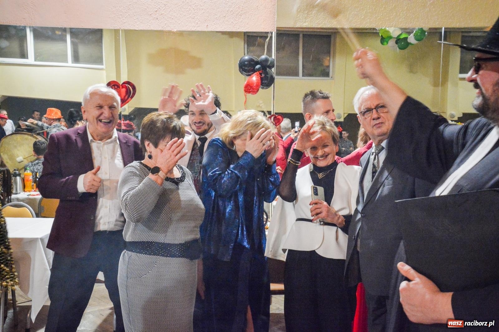 Zdjęcie w galerii na portalu naszraciborz.pl: Pogrzebanie basa 2026 w Krzanowicach. Tradycja wpisana w kulturę morawską nie ginie [FOTO i WIDEO] wiadomości z regionu