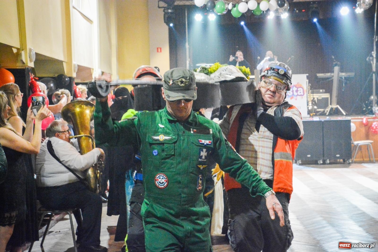Zdjęcie w galerii na portalu naszraciborz.pl: Pogrzebanie basa 2026 w Krzanowicach. Tradycja wpisana w kulturę morawską nie ginie [FOTO i WIDEO] wiadomości z regionu