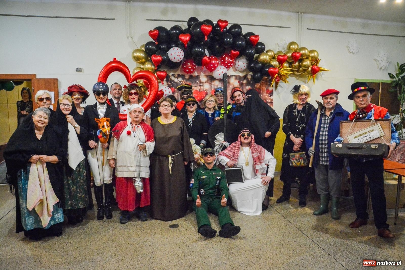 Zdjęcie w galerii na portalu naszraciborz.pl: Pogrzebanie basa 2026 w Krzanowicach. Tradycja wpisana w kulturę morawską nie ginie [FOTO i WIDEO] wiadomości z regionu