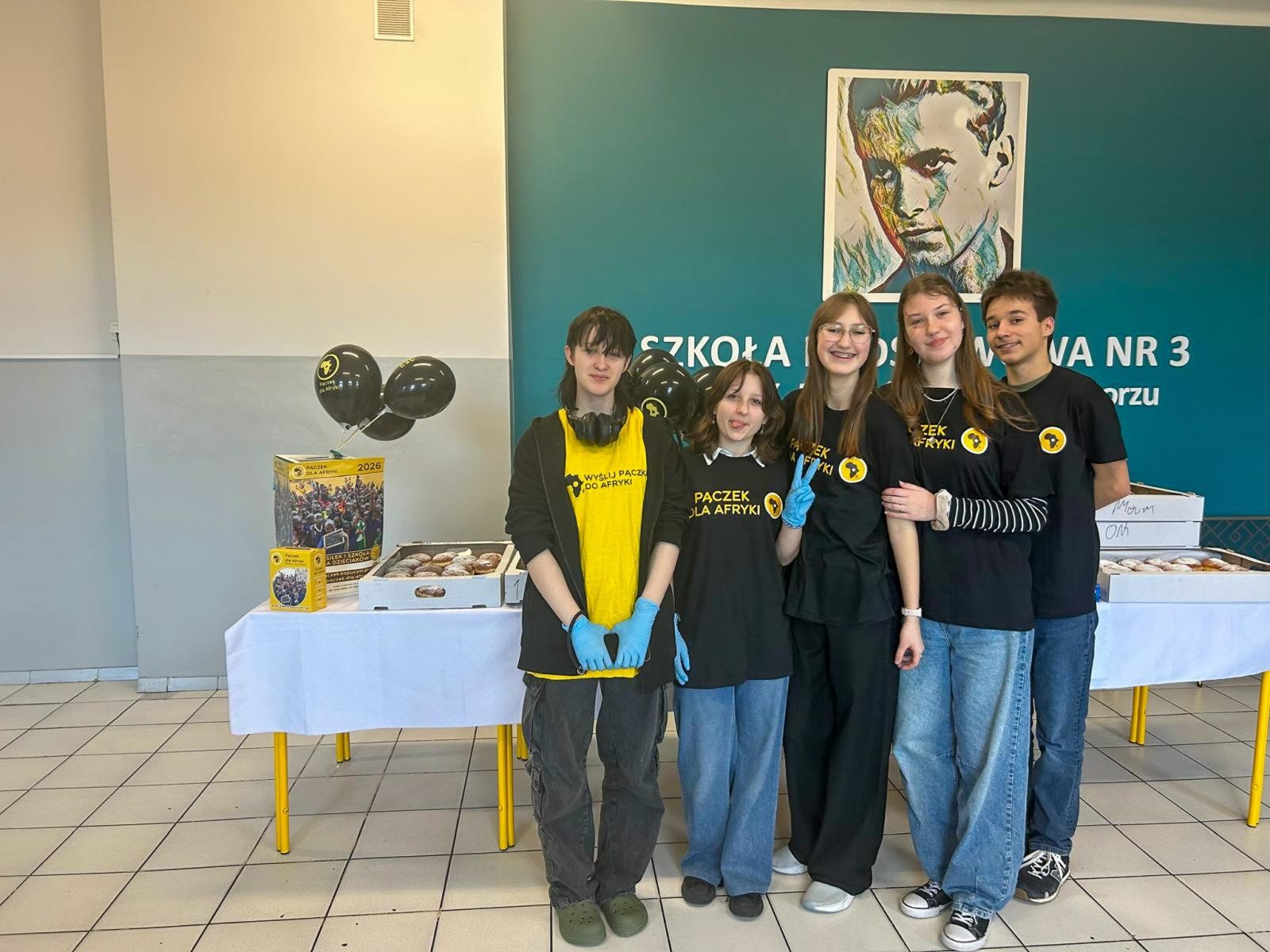 Zdjęcie w galerii na portalu naszraciborz.pl: Pączek, który zmienia świat. Szkolna akcja pełna serca w Raciborzu wiadomości z regionu