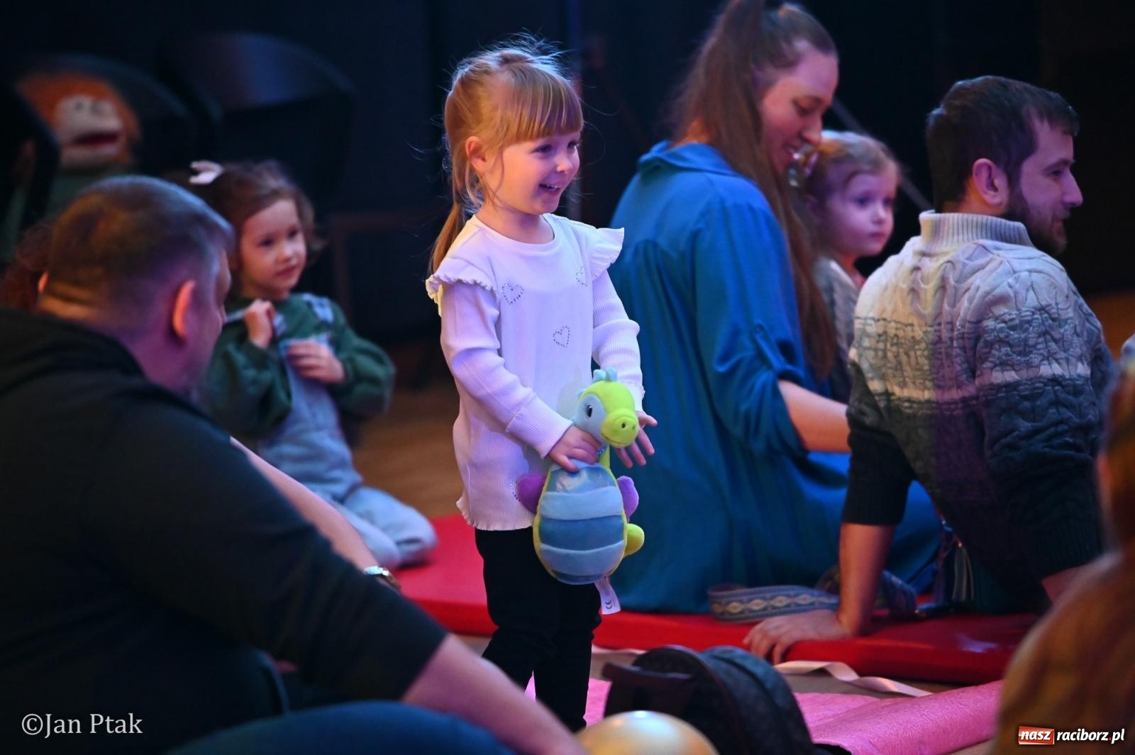 Zdjęcie w galerii na portalu naszraciborz.pl: Złota rybka porwała maluchy w krainę dźwięku [FOTO i WIDEO] wiadomości z regionu