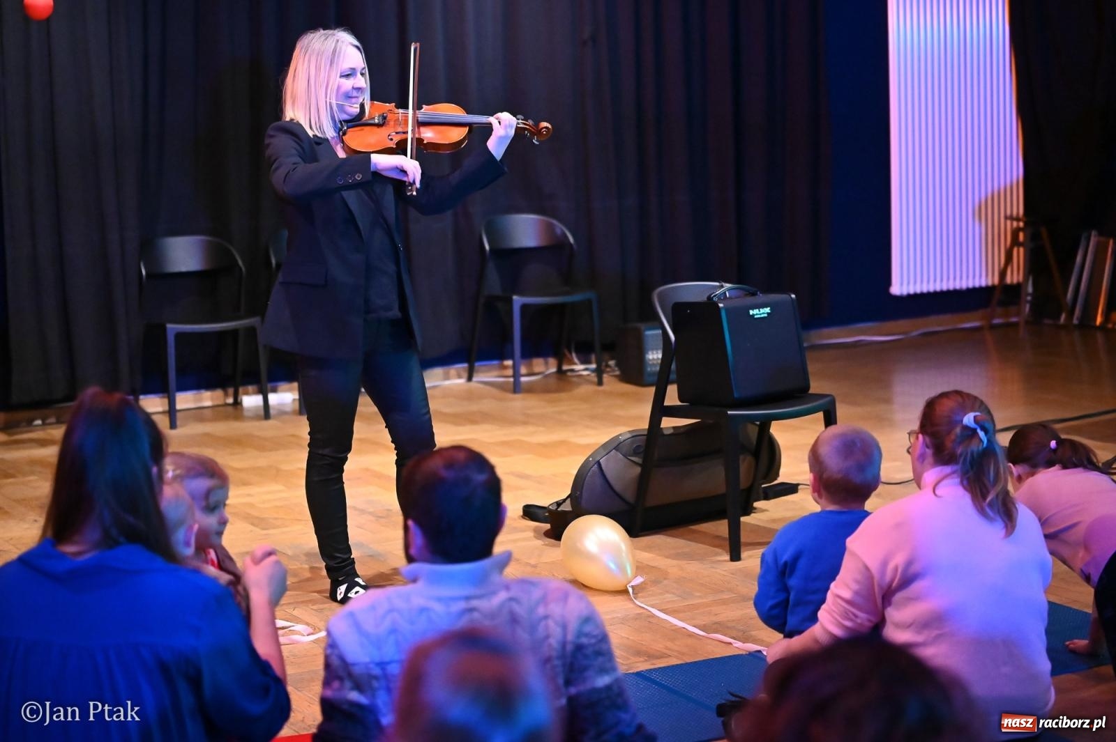 Zdjęcie w galerii na portalu naszraciborz.pl: Złota rybka porwała maluchy w krainę dźwięku [FOTO i WIDEO] wiadomości z regionu
