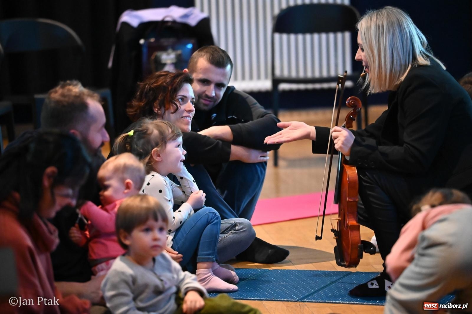 Zdjęcie w galerii na portalu naszraciborz.pl: Złota rybka porwała maluchy w krainę dźwięku [FOTO i WIDEO] wiadomości z regionu