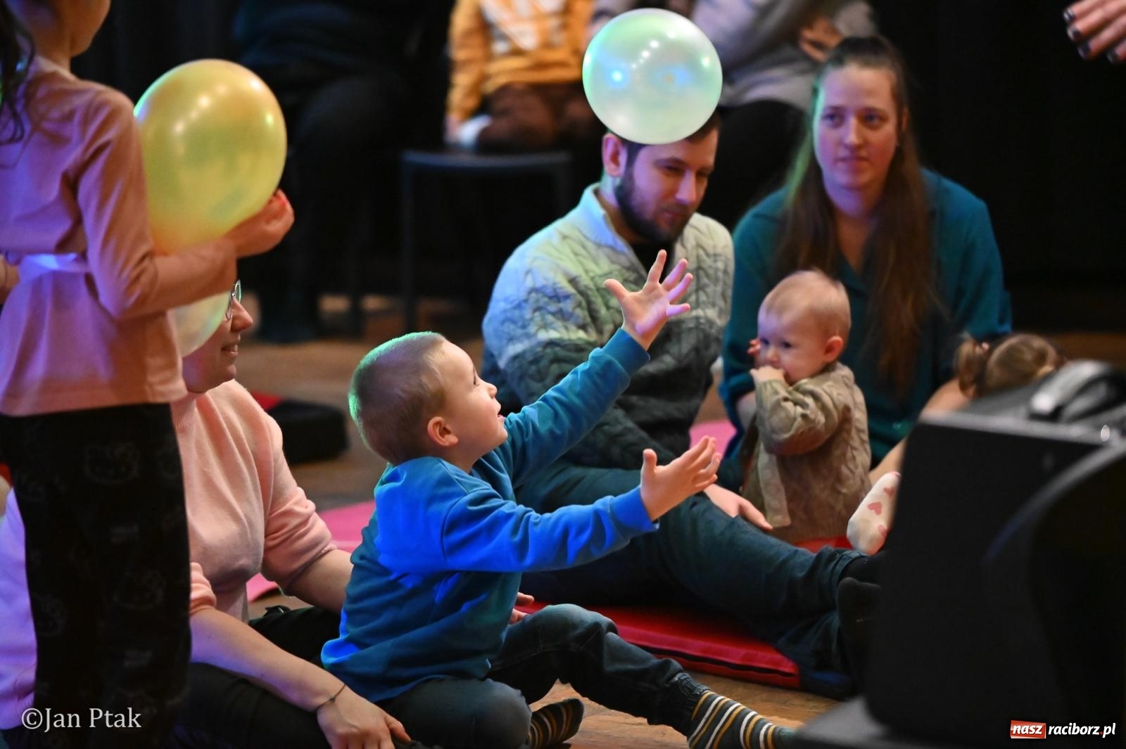 Zdjęcie w galerii na portalu naszraciborz.pl: Złota rybka porwała maluchy w krainę dźwięku [FOTO i WIDEO] wiadomości z regionu