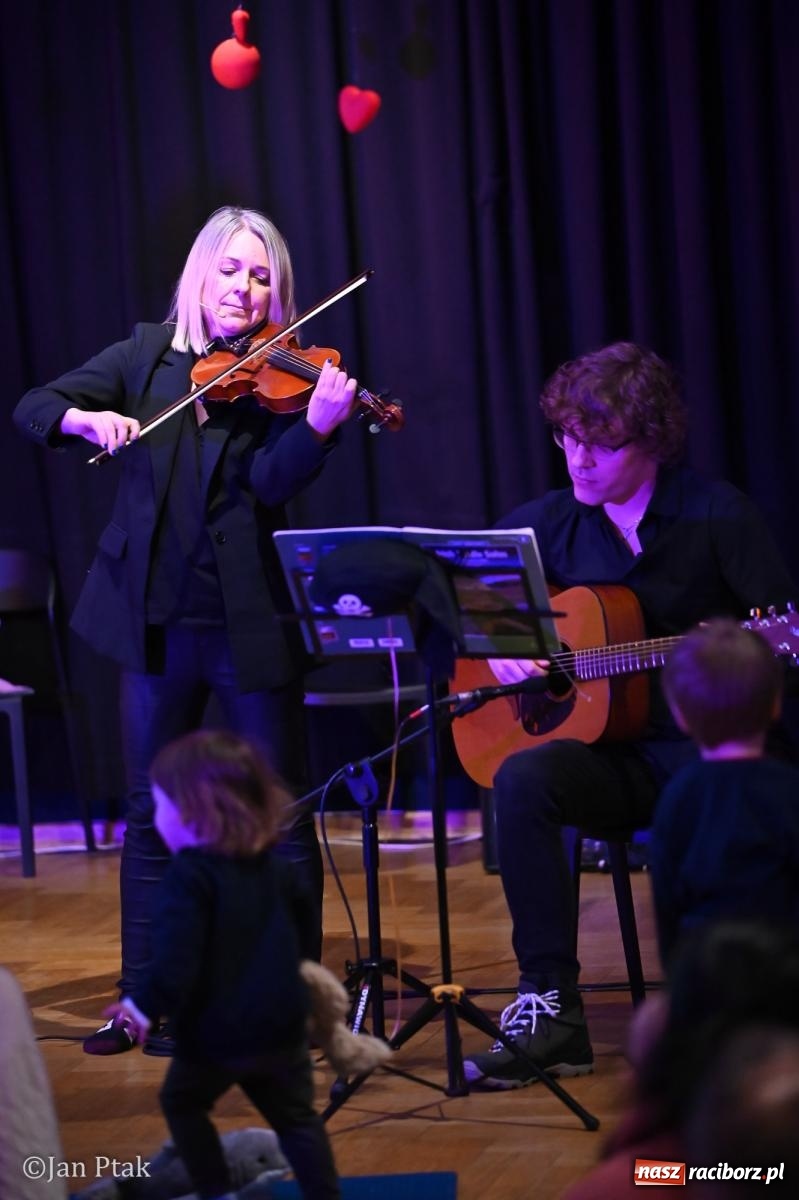 Zdjęcie w galerii na portalu naszraciborz.pl: Złota rybka porwała maluchy w krainę dźwięku [FOTO i WIDEO] wiadomości z regionu