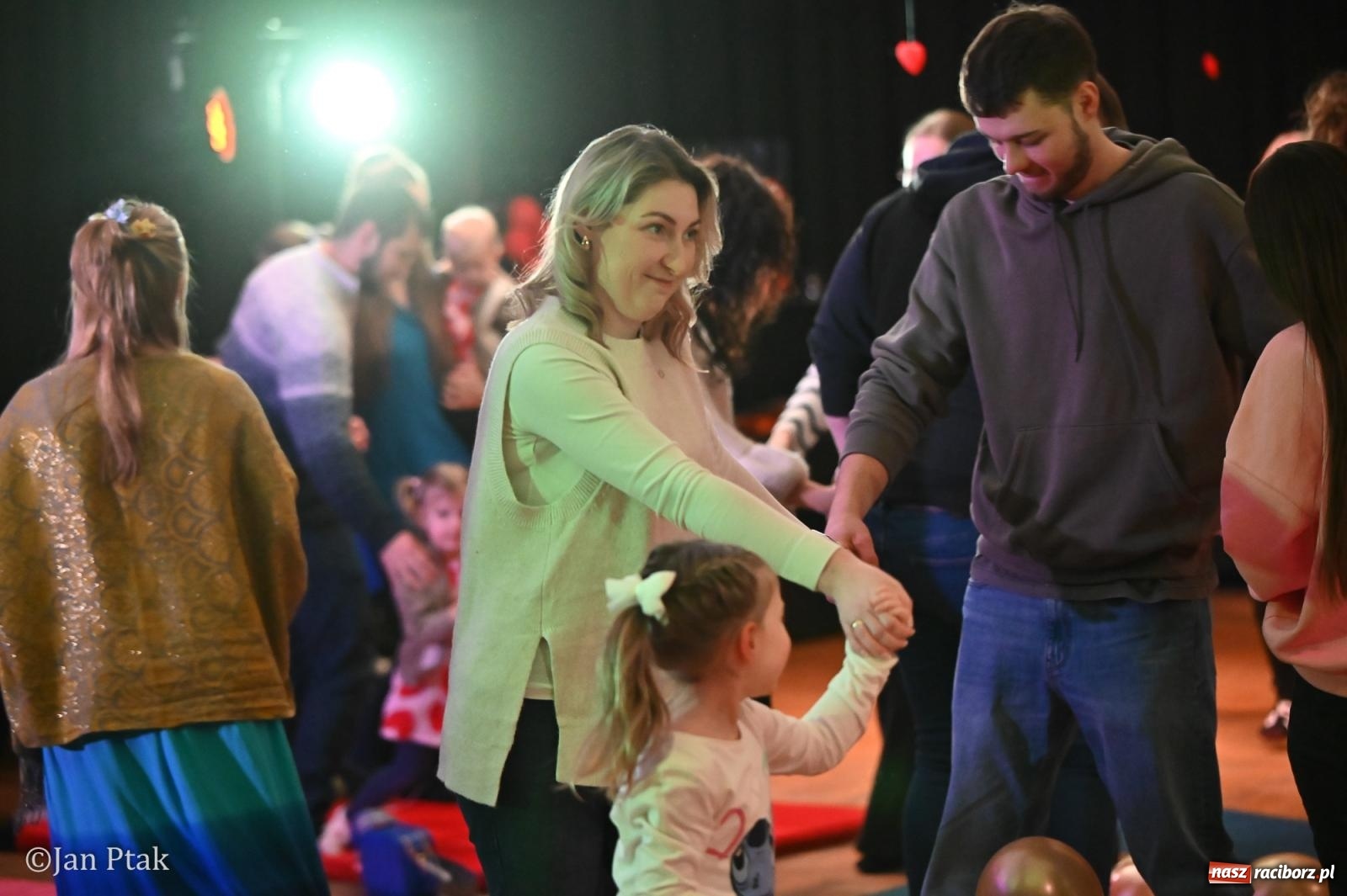 Zdjęcie w galerii na portalu naszraciborz.pl: Złota rybka porwała maluchy w krainę dźwięku [FOTO i WIDEO] wiadomości z regionu