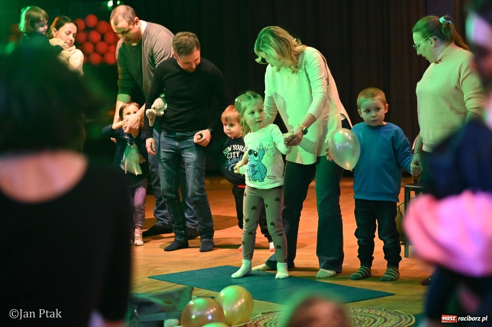 Zdjęcie w galerii na portalu naszraciborz.pl: Złota rybka porwała maluchy w krainę dźwięku [FOTO i WIDEO] wiadomości z regionu