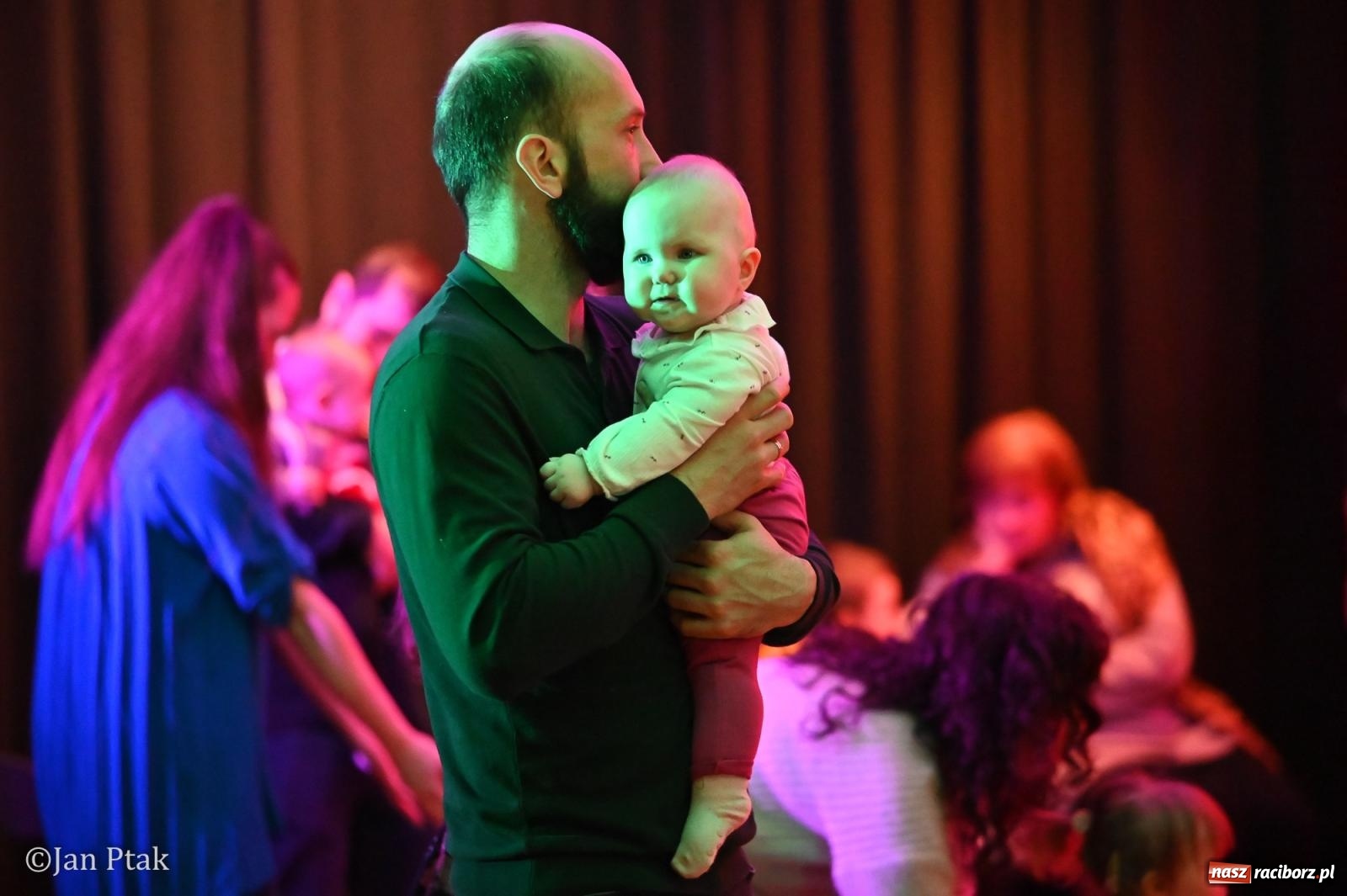 Zdjęcie w galerii na portalu naszraciborz.pl: Złota rybka porwała maluchy w krainę dźwięku [FOTO i WIDEO] wiadomości z regionu