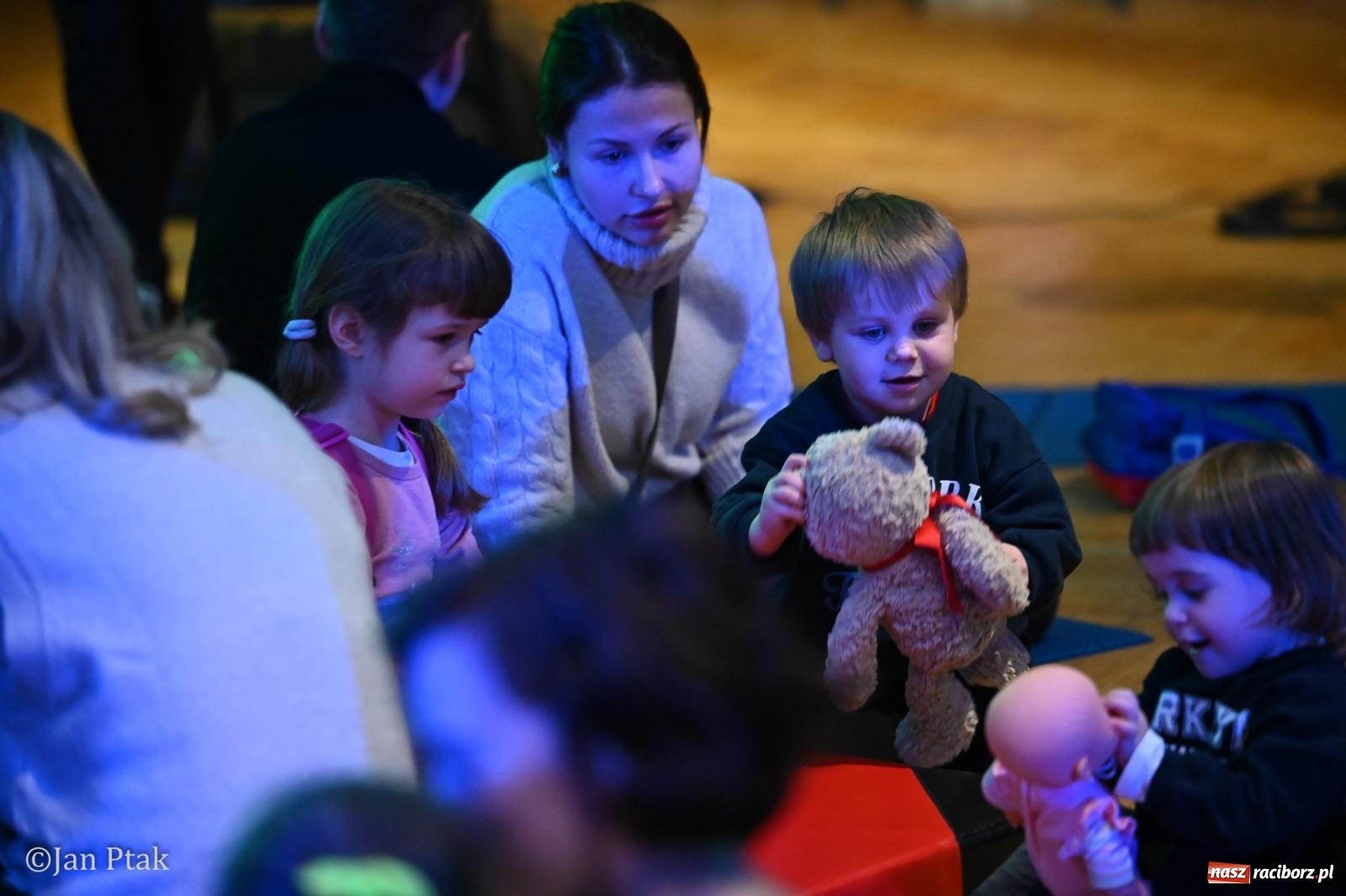 Zdjęcie w galerii na portalu naszraciborz.pl: Złota rybka porwała maluchy w krainę dźwięku [FOTO i WIDEO] wiadomości z regionu