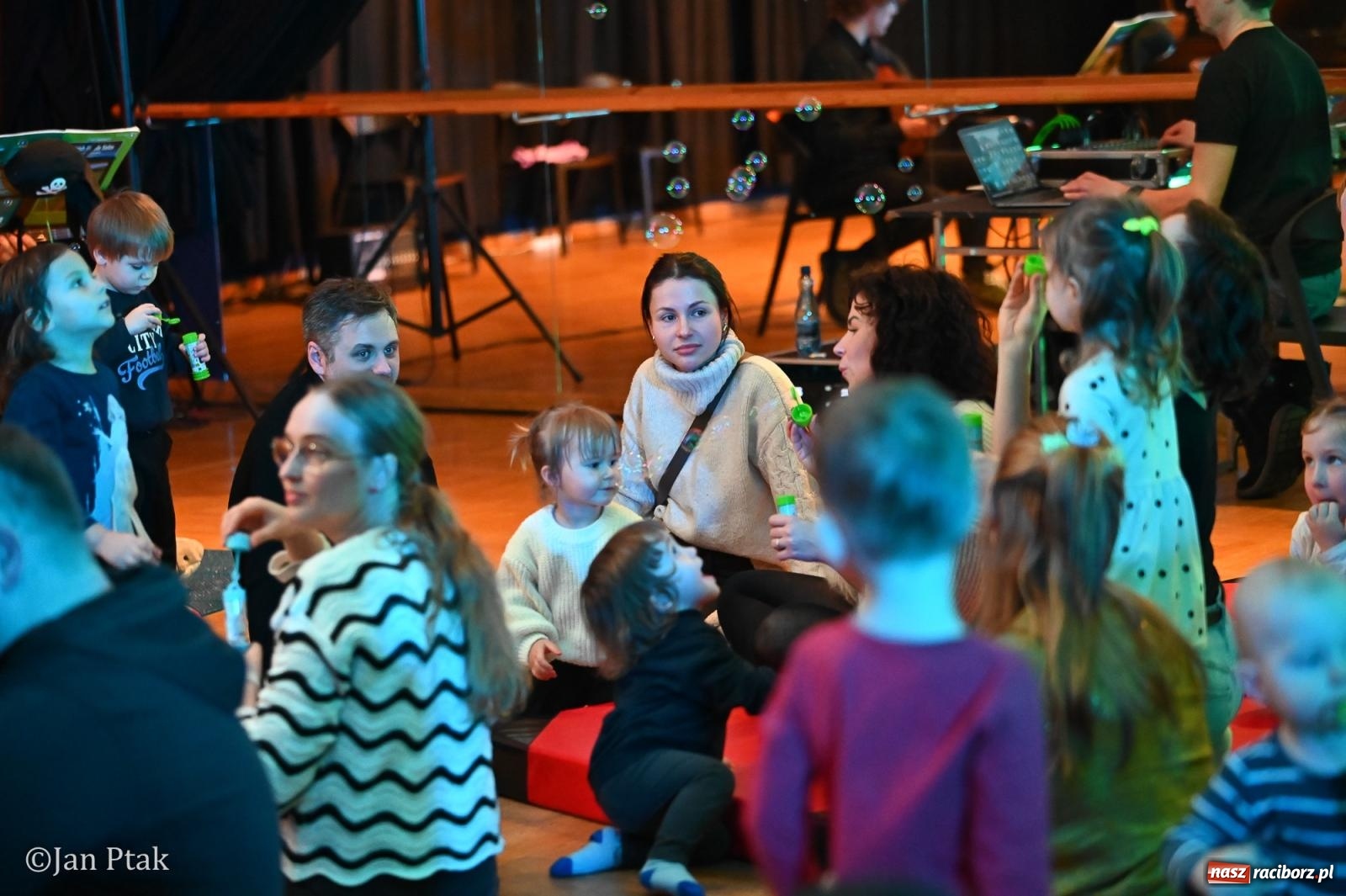 Zdjęcie w galerii na portalu naszraciborz.pl: Złota rybka porwała maluchy w krainę dźwięku [FOTO i WIDEO] wiadomości z regionu