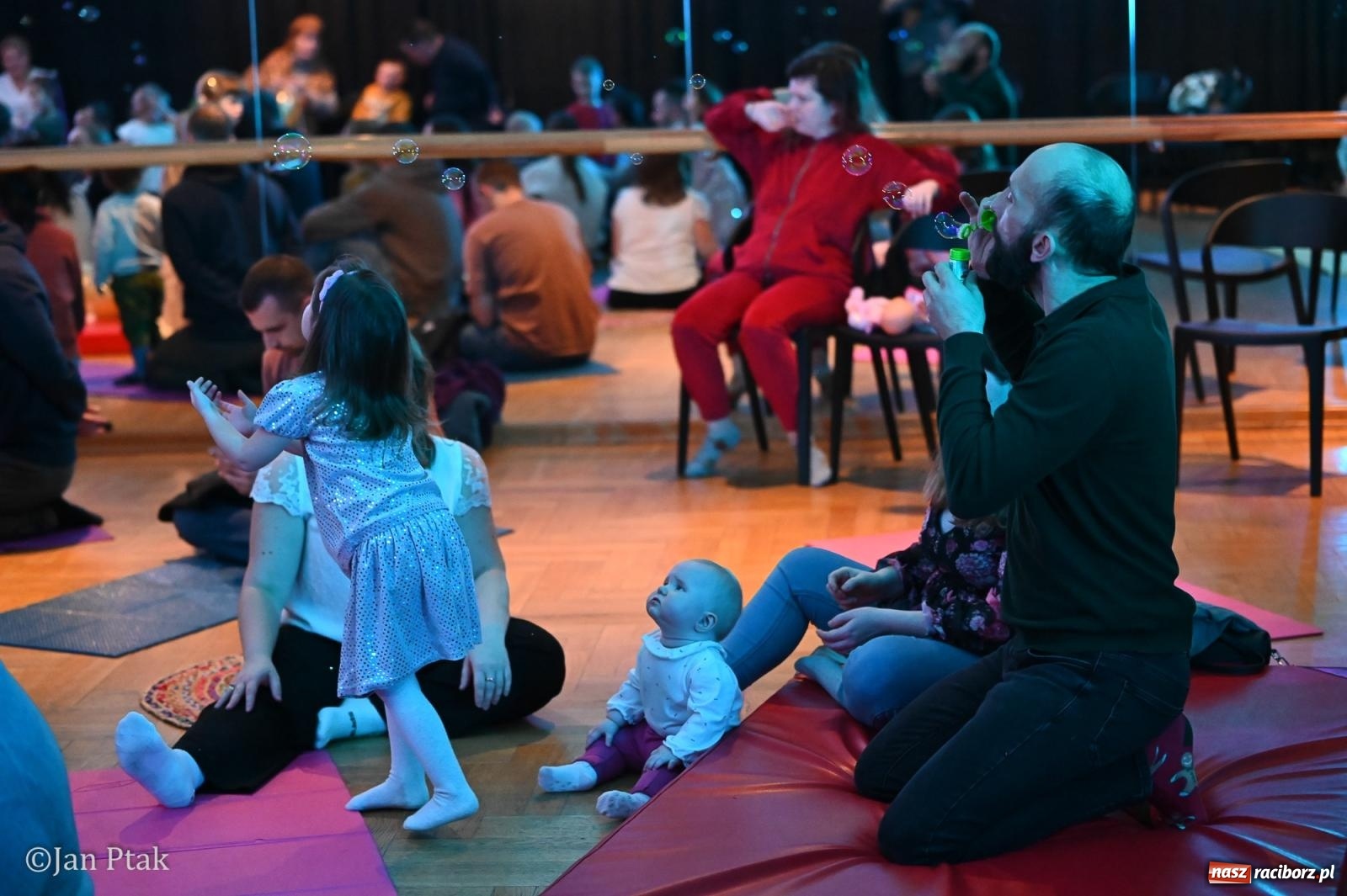 Zdjęcie w galerii na portalu naszraciborz.pl: Złota rybka porwała maluchy w krainę dźwięku [FOTO i WIDEO] wiadomości z regionu