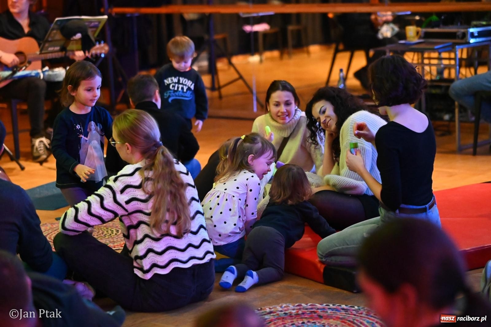 Zdjęcie w galerii na portalu naszraciborz.pl: Złota rybka porwała maluchy w krainę dźwięku [FOTO i WIDEO] wiadomości z regionu