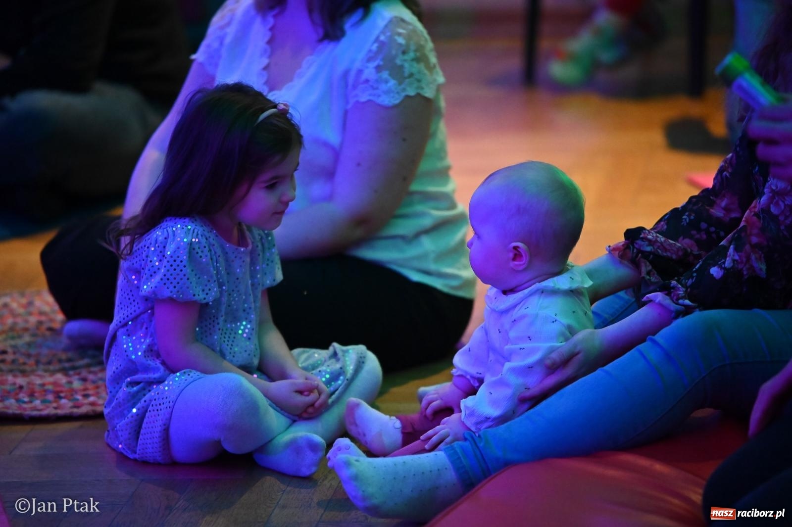 Zdjęcie w galerii na portalu naszraciborz.pl: Złota rybka porwała maluchy w krainę dźwięku [FOTO i WIDEO] wiadomości z regionu