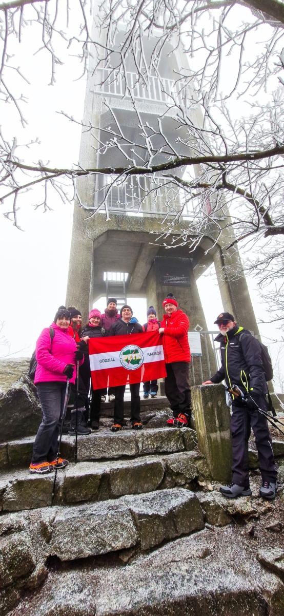 Zdjęcie w galerii na portalu naszraciborz.pl: Ślęża zdobyta podczas zimowej wyprawy raciborskiego PTTK wiadomości z regionu