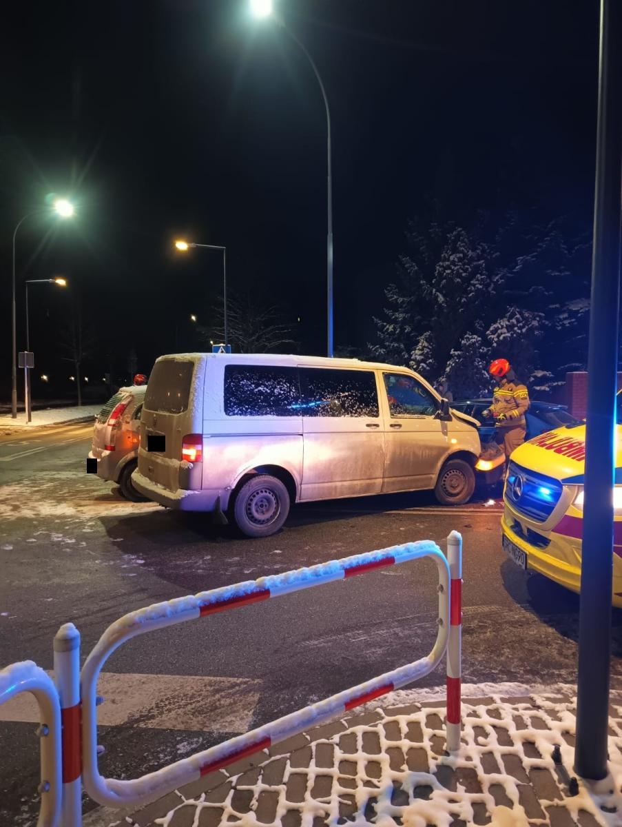 Zdjęcie w galerii na portalu naszraciborz.pl: Trzy rozbite auta i poszkodowany mężczyzna [RAPORT 998] wiadomości z regionu