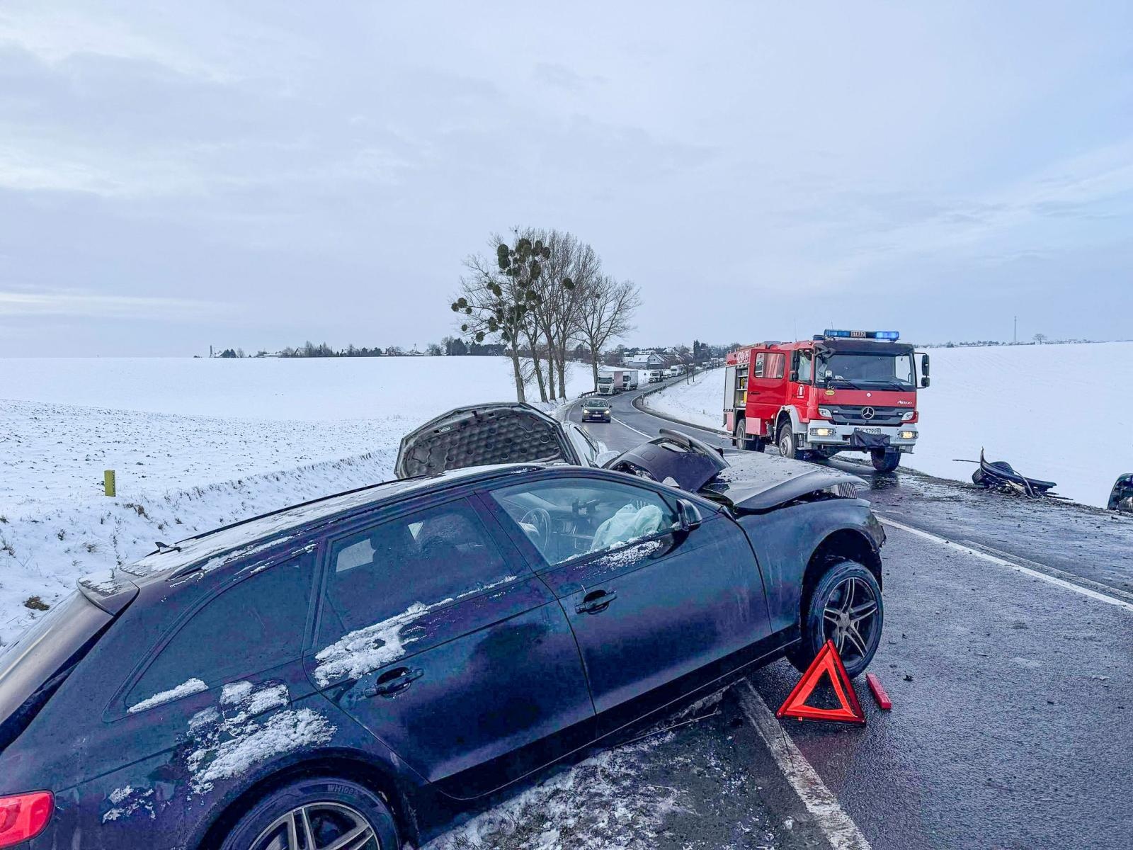 Zdjęcie w galerii na portalu naszraciborz.pl: Poważny wypadek na DK45 pod Polską Cerekwią. W zdarzeniu uczestniczył mieszkaniec Raciborza wiadomości z regionu