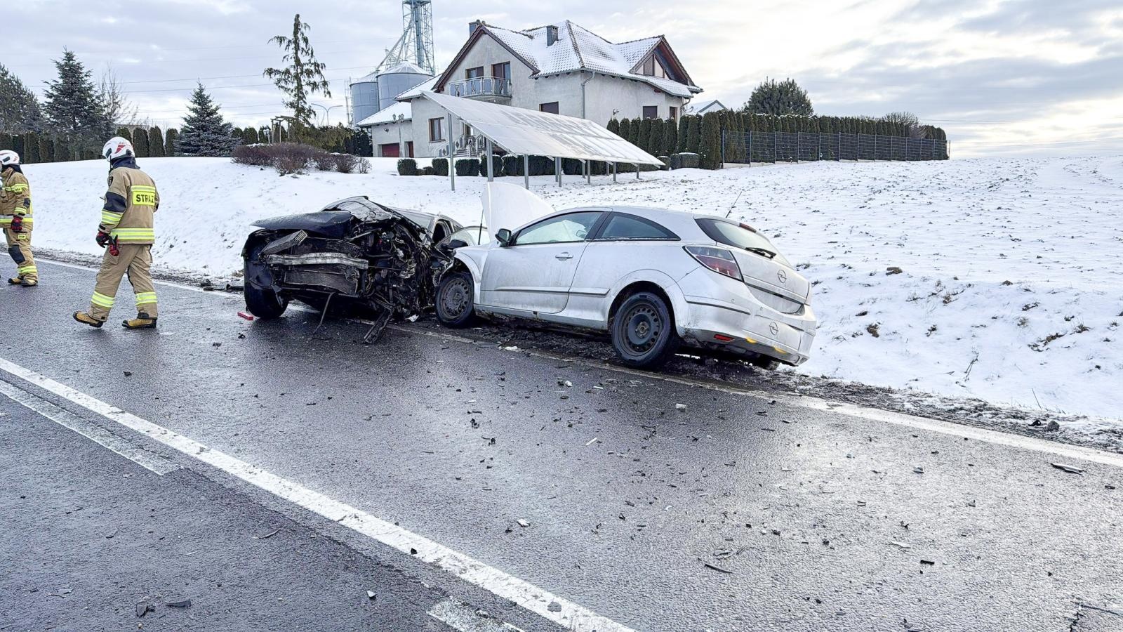 Zdjęcie w galerii na portalu naszraciborz.pl: Poważny wypadek na DK45 pod Polską Cerekwią. W zdarzeniu uczestniczył mieszkaniec Raciborza wiadomości z regionu