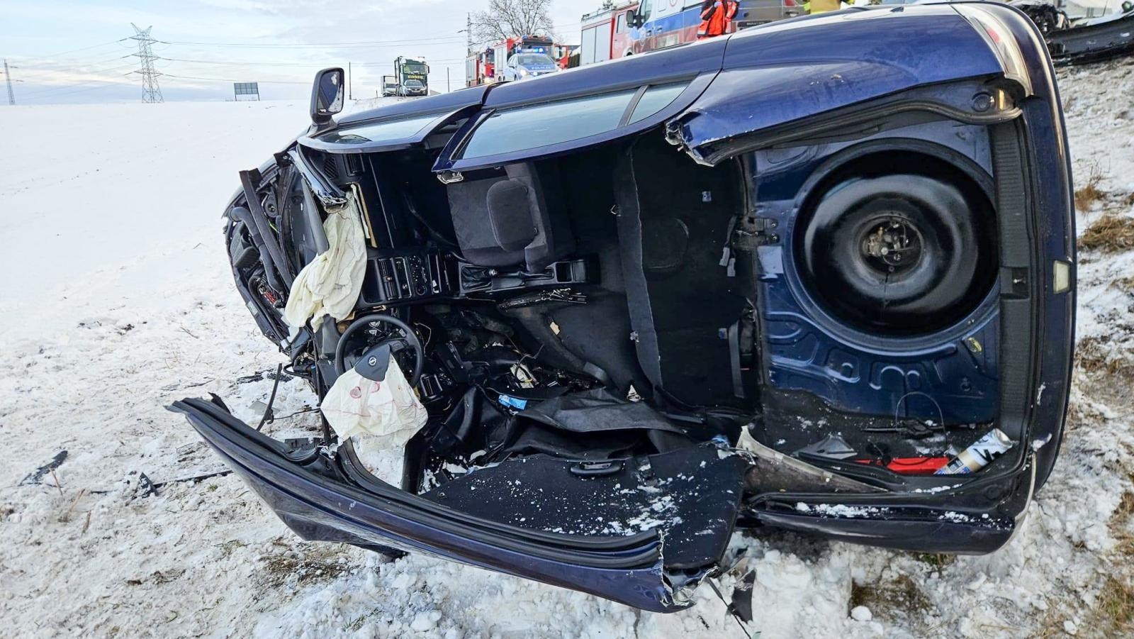 Zdjęcie w galerii na portalu naszraciborz.pl: Poważny wypadek na DK45 pod Polską Cerekwią. W zdarzeniu uczestniczył mieszkaniec Raciborza wiadomości z regionu