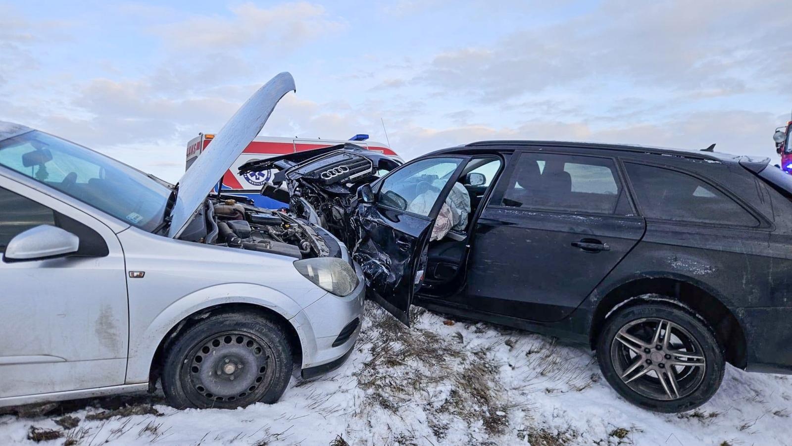 Zdjęcie w galerii na portalu naszraciborz.pl: Poważny wypadek na DK45 pod Polską Cerekwią. W zdarzeniu uczestniczył mieszkaniec Raciborza wiadomości z regionu