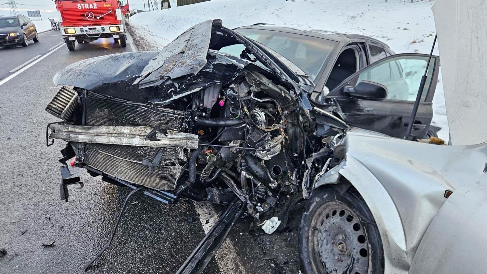 Zdjęcie w galerii na portalu naszraciborz.pl: Poważny wypadek na DK45 pod Polską Cerekwią. W zdarzeniu uczestniczył mieszkaniec Raciborza wiadomości z regionu