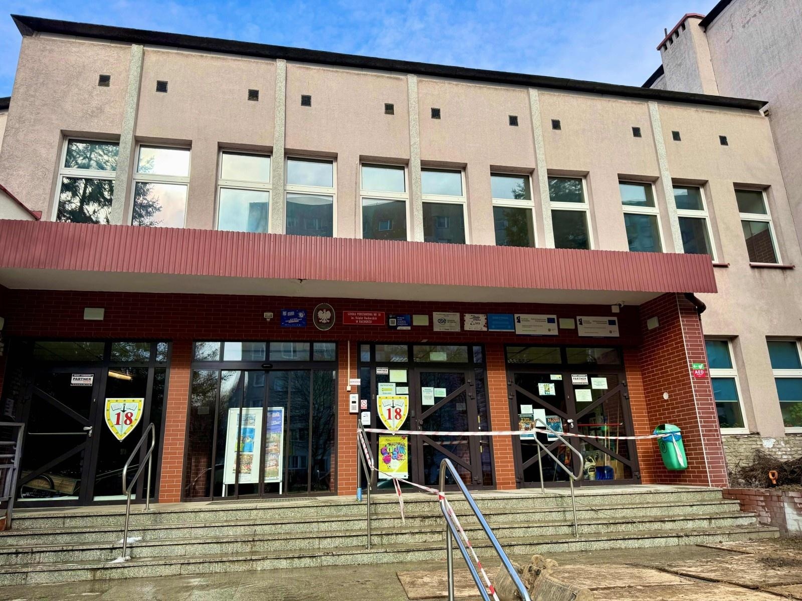 Zdjęcie w galerii na portalu naszraciborz.pl: Remont SP 18 w Raciborzu nabiera tempa. Postępy prac coraz bardziej widoczne wiadomości z regionu