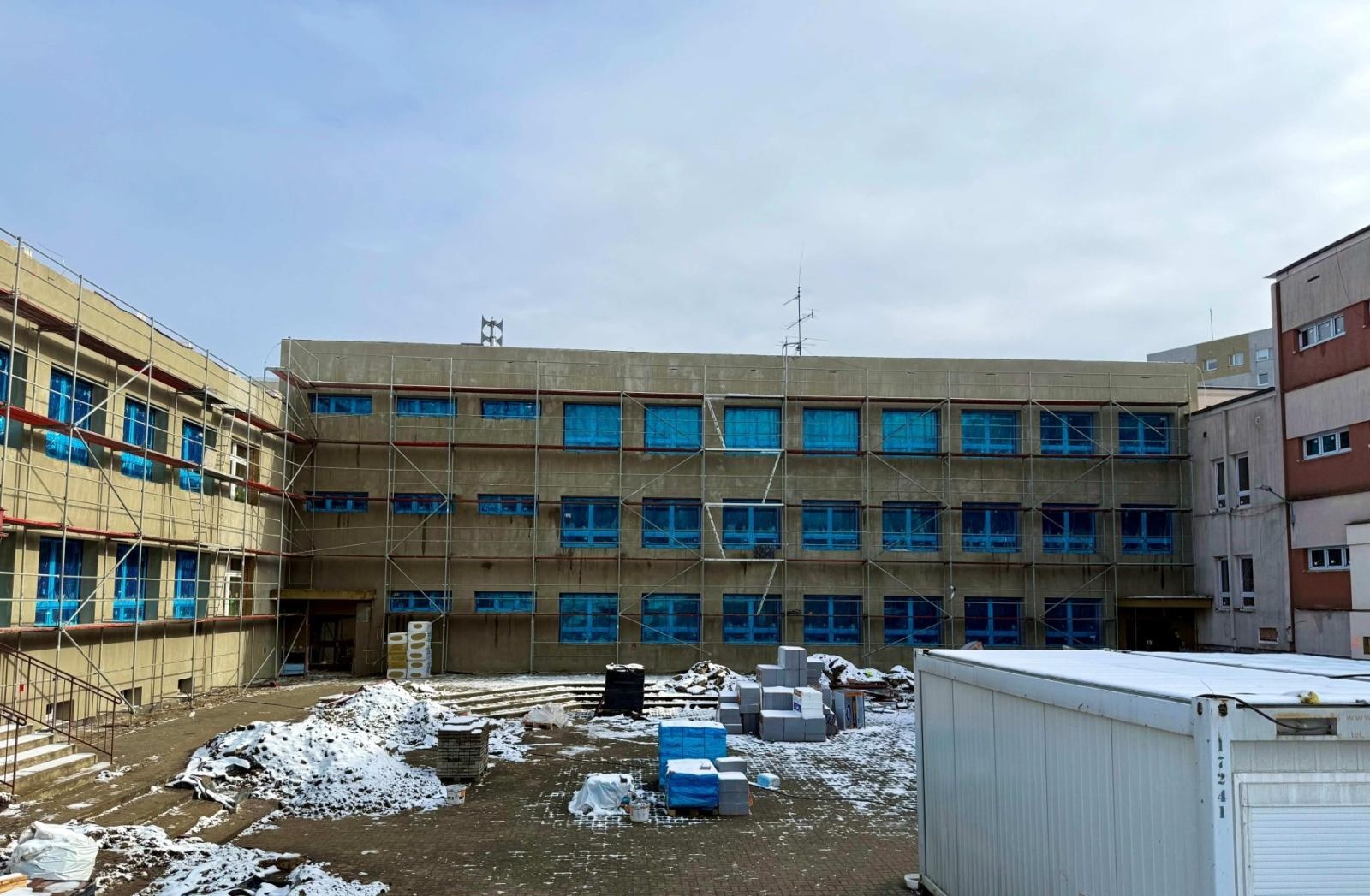 Zdjęcie w galerii na portalu naszraciborz.pl: Remont SP 18 w Raciborzu nabiera tempa. Postępy prac coraz bardziej widoczne wiadomości z regionu