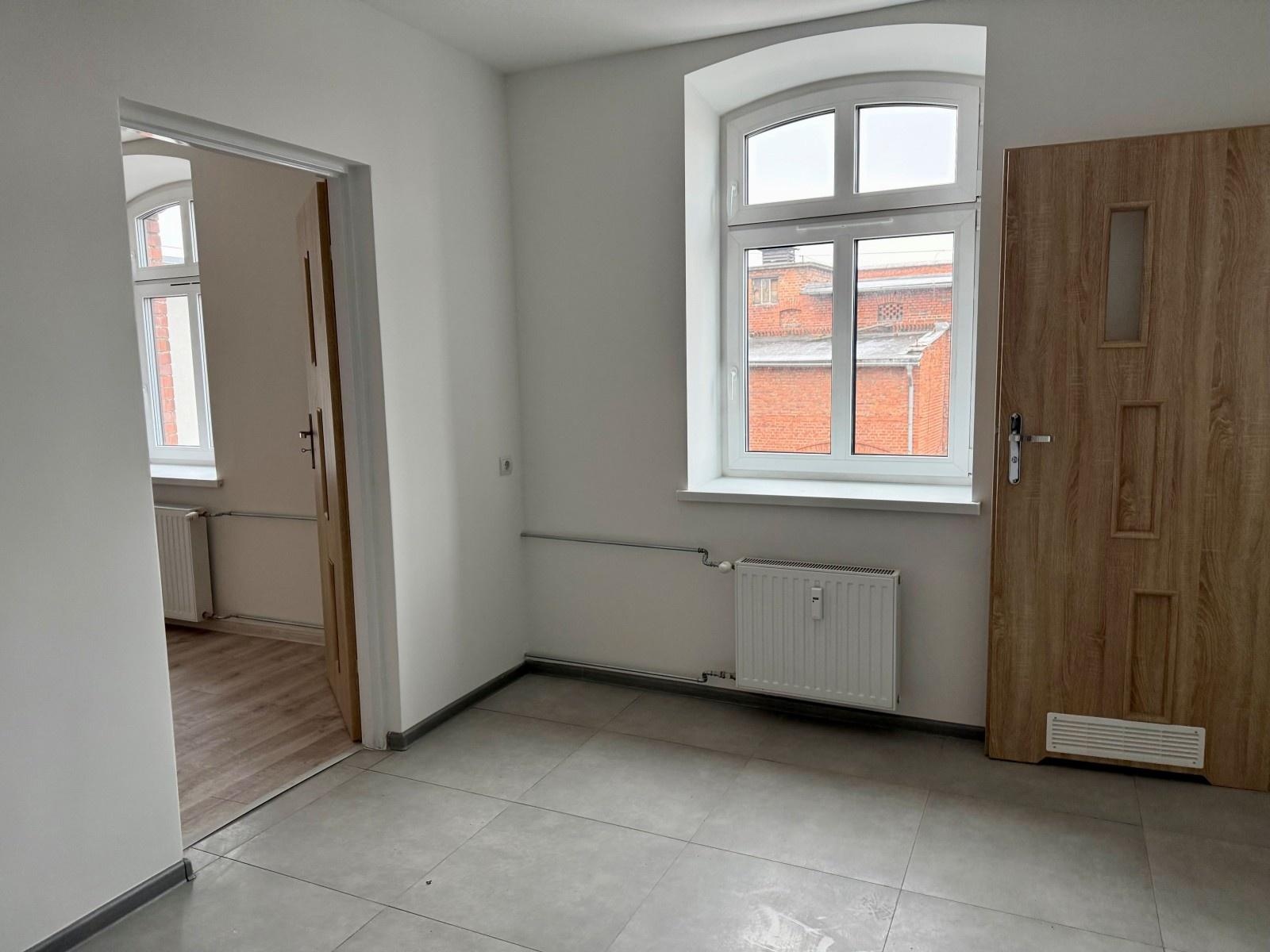 Zdjęcie w galerii na portalu naszraciborz.pl: Zamieszkaj i pracuj w Raciborzu – mieszkanie przy Końcu świata czeka na absolwenta wiadomości z regionu