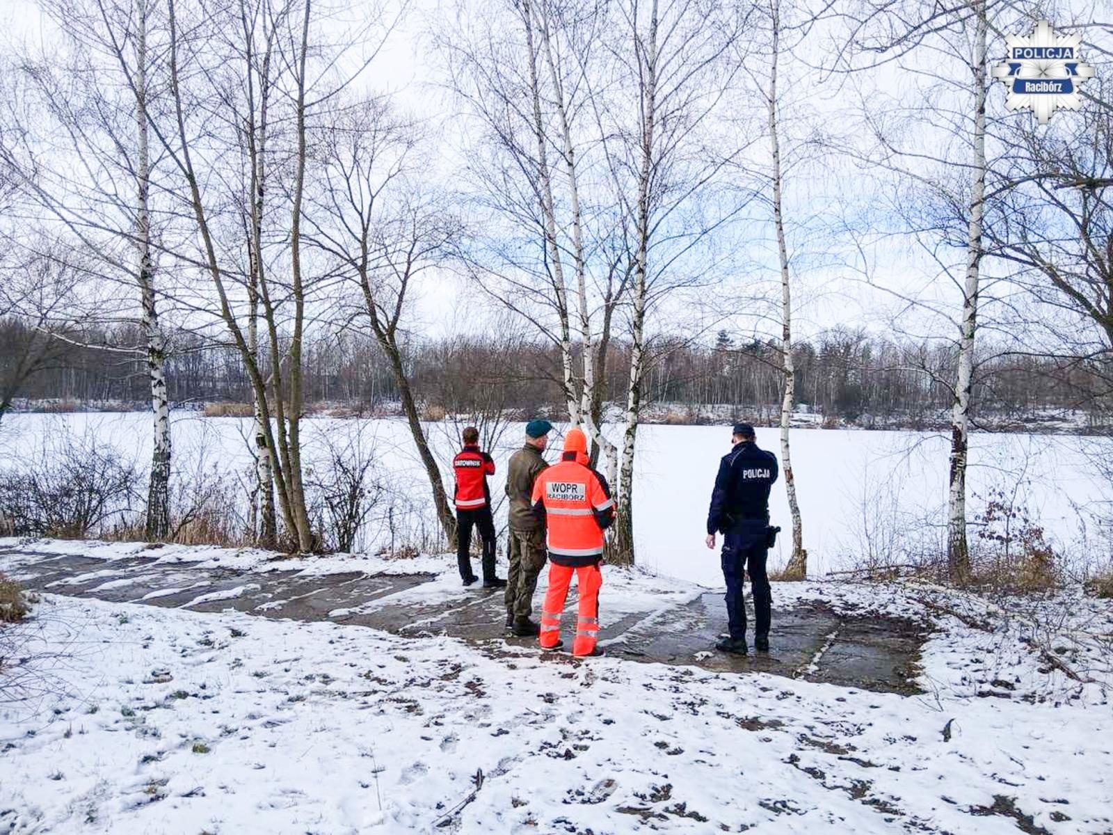 Zdjęcie w galerii na portalu naszraciborz.pl: Bezpieczne ferie: wspólne patrole nad zamarzniętymi akwenami wiadomości z regionu