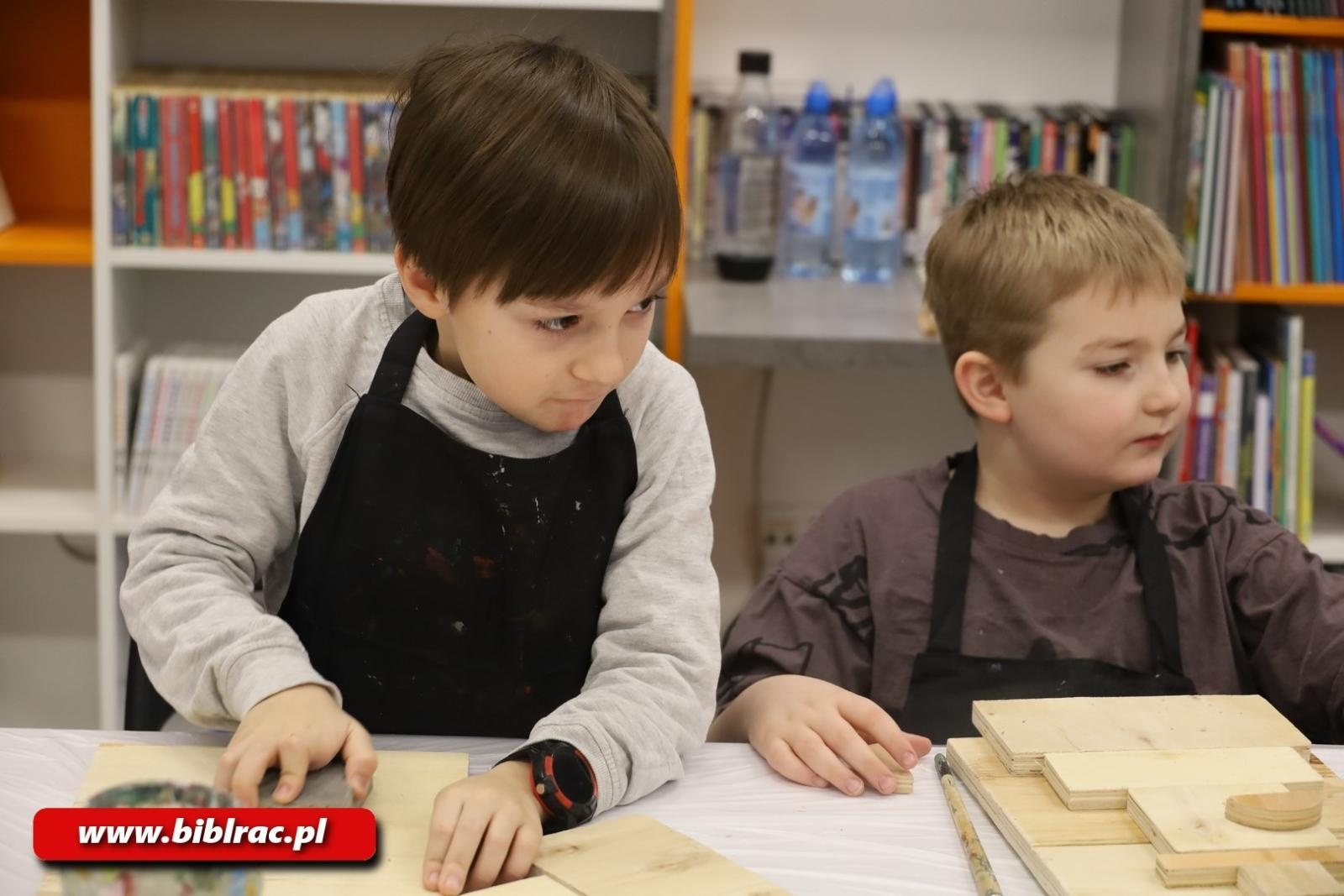 Zdjęcie w galerii na portalu naszraciborz.pl: Ulepimy dziś bałwana? Trwają Komiksowe Ferie z Biblioteką wiadomości z regionu