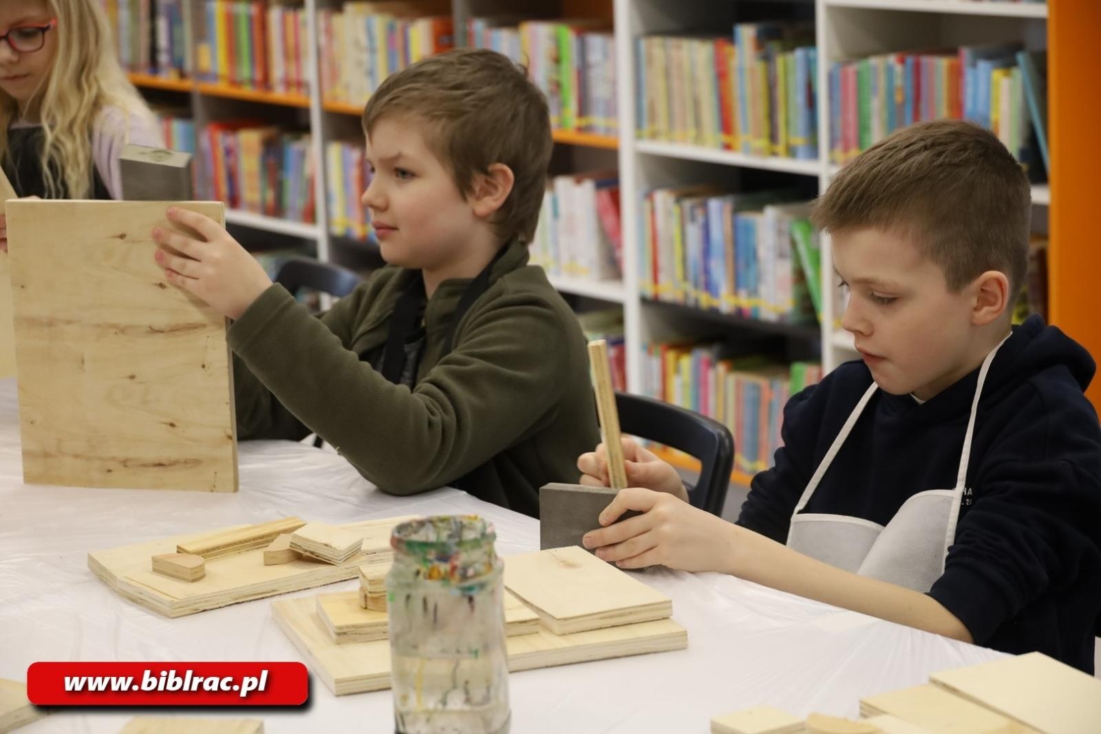 Zdjęcie w galerii na portalu naszraciborz.pl: Ulepimy dziś bałwana? Trwają Komiksowe Ferie z Biblioteką wiadomości z regionu