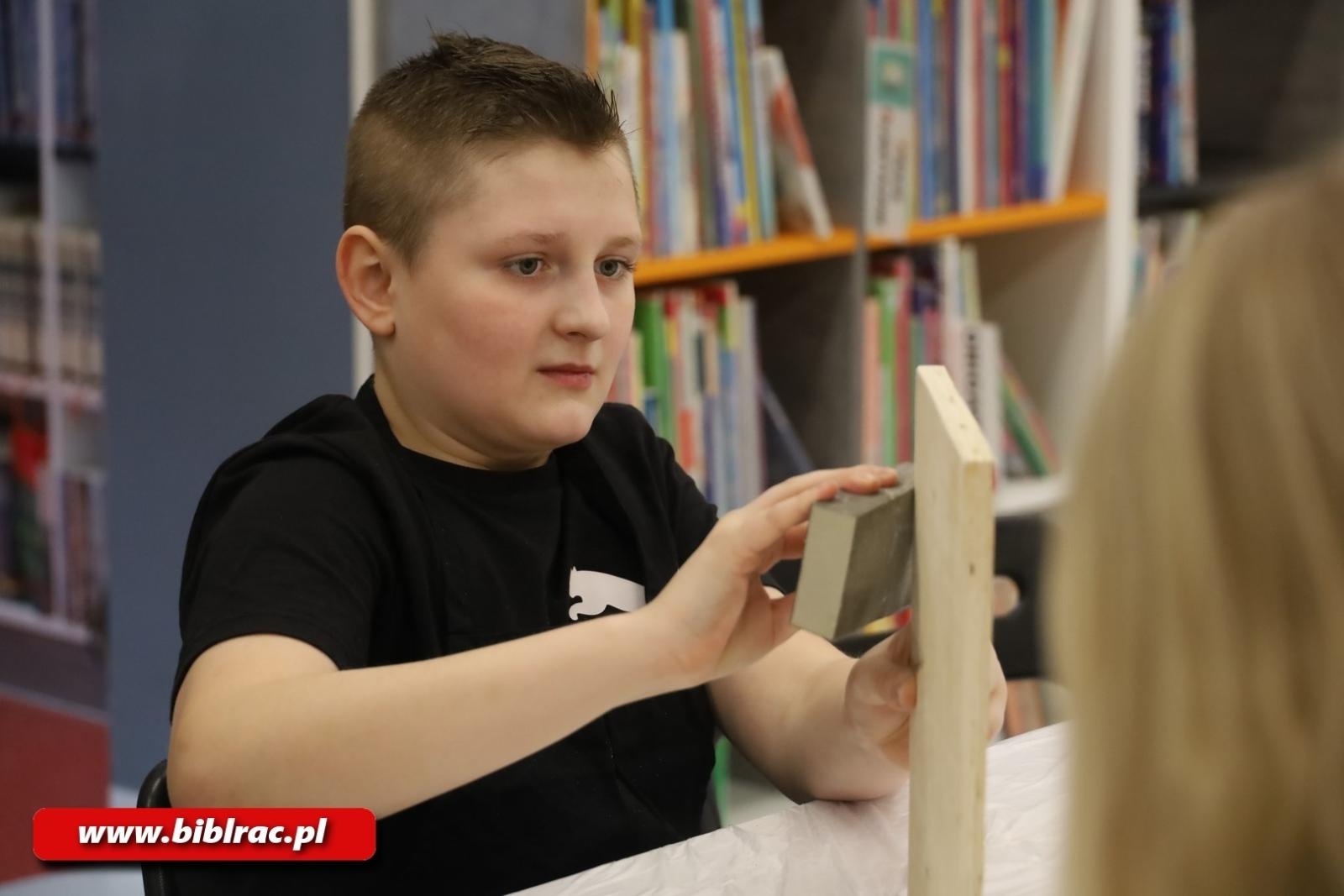 Zdjęcie w galerii na portalu naszraciborz.pl: Ulepimy dziś bałwana? Trwają Komiksowe Ferie z Biblioteką wiadomości z regionu