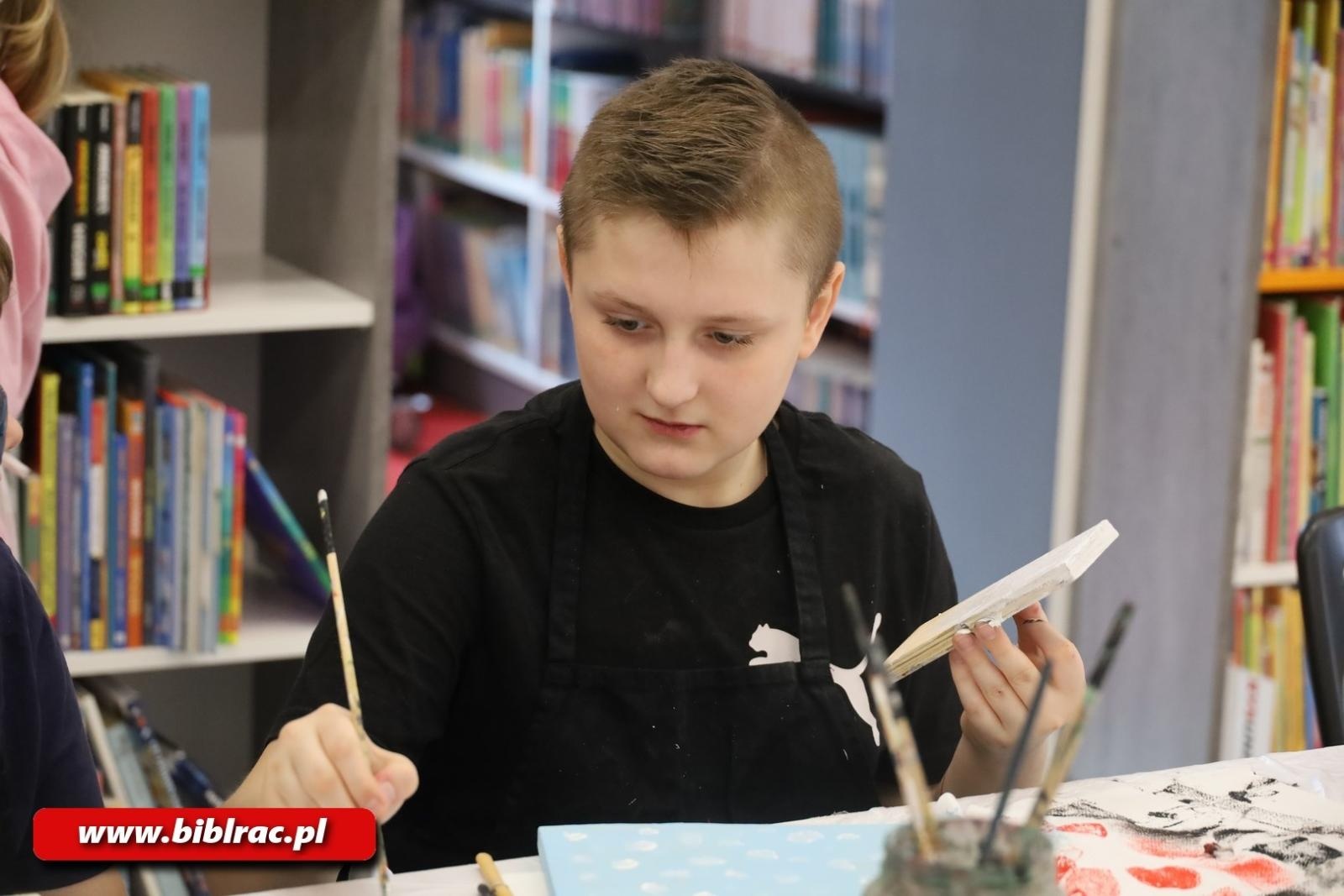 Zdjęcie w galerii na portalu naszraciborz.pl: Ulepimy dziś bałwana? Trwają Komiksowe Ferie z Biblioteką wiadomości z regionu