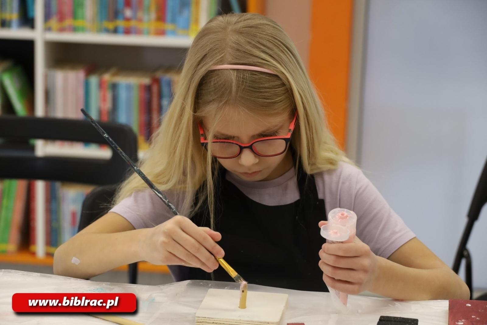 Zdjęcie w galerii na portalu naszraciborz.pl: Ulepimy dziś bałwana? Trwają Komiksowe Ferie z Biblioteką wiadomości z regionu