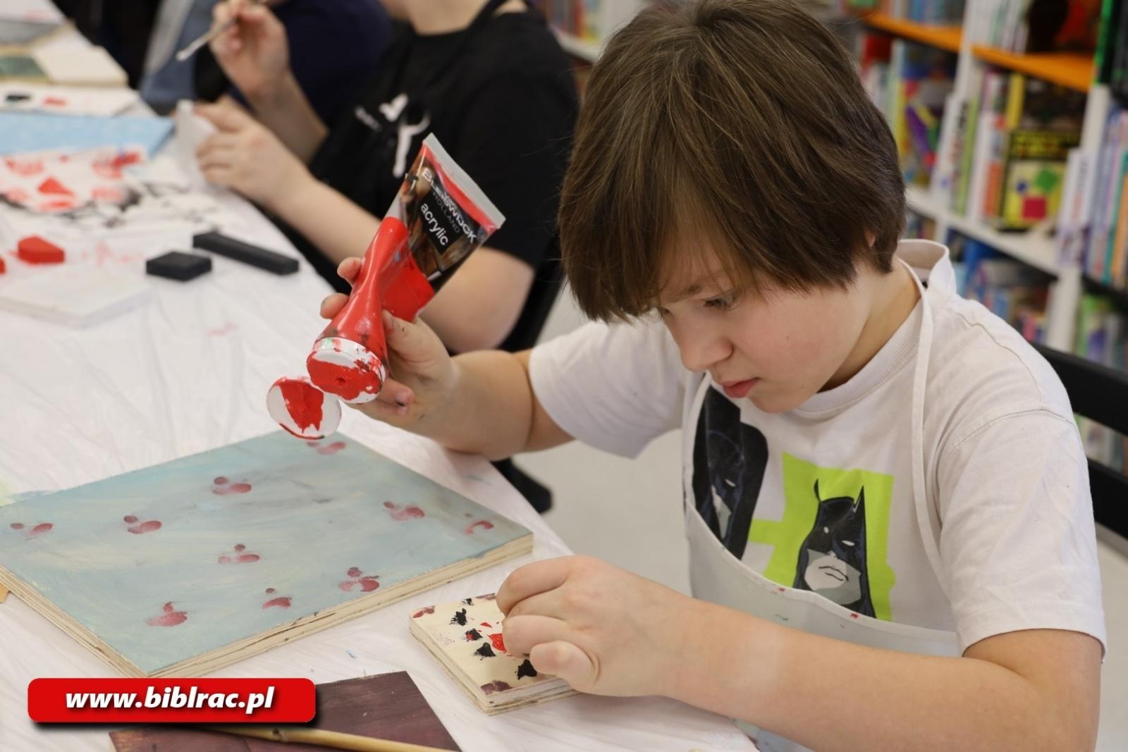 Zdjęcie w galerii na portalu naszraciborz.pl: Ulepimy dziś bałwana? Trwają Komiksowe Ferie z Biblioteką wiadomości z regionu