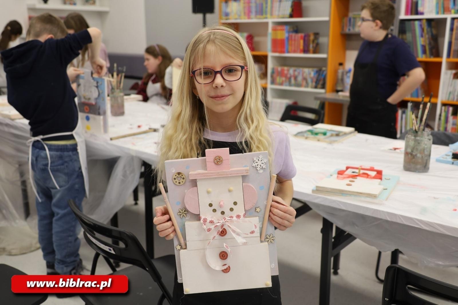 Zdjęcie w galerii na portalu naszraciborz.pl: Ulepimy dziś bałwana? Trwają Komiksowe Ferie z Biblioteką wiadomości z regionu