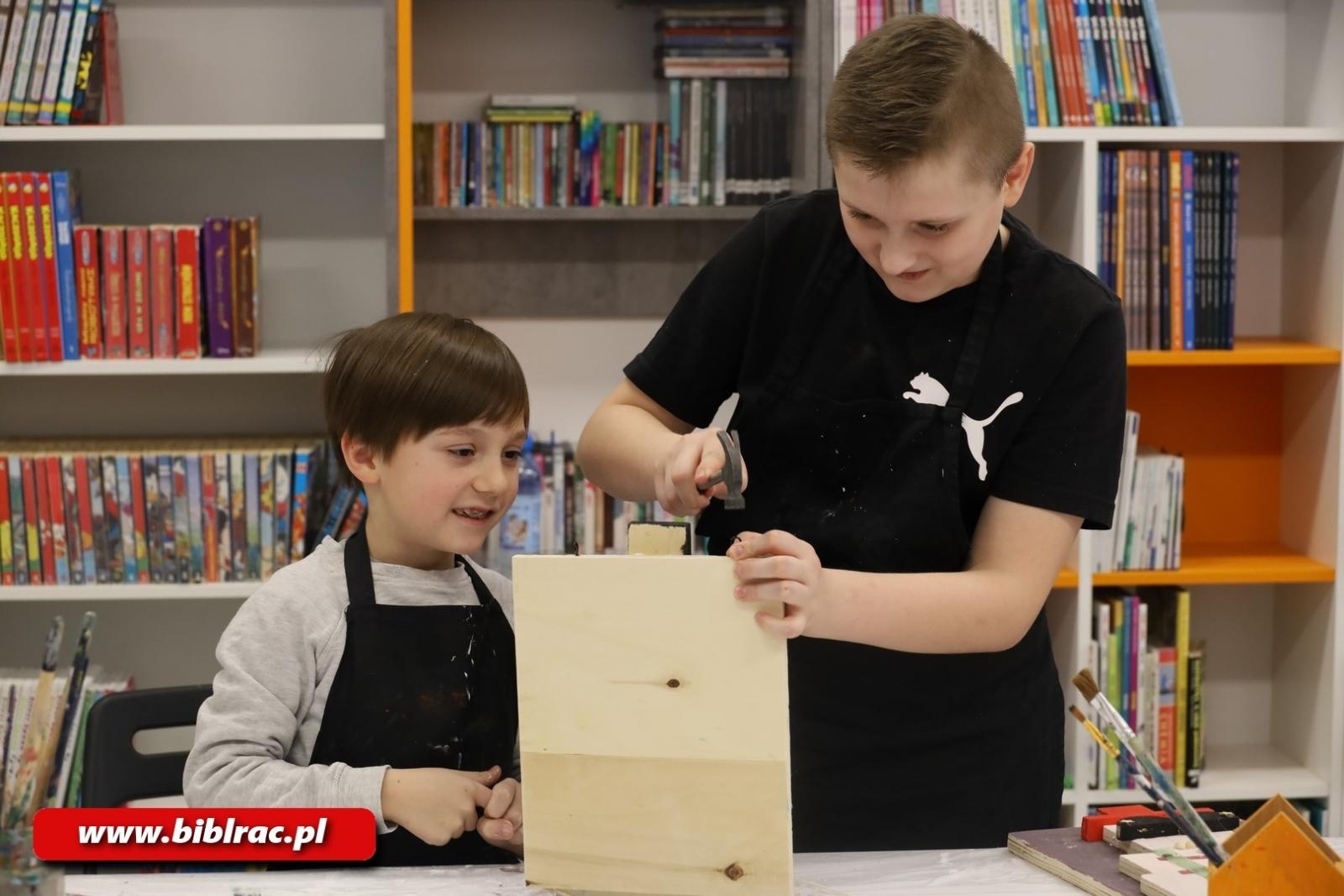Zdjęcie w galerii na portalu naszraciborz.pl: Ulepimy dziś bałwana? Trwają Komiksowe Ferie z Biblioteką wiadomości z regionu