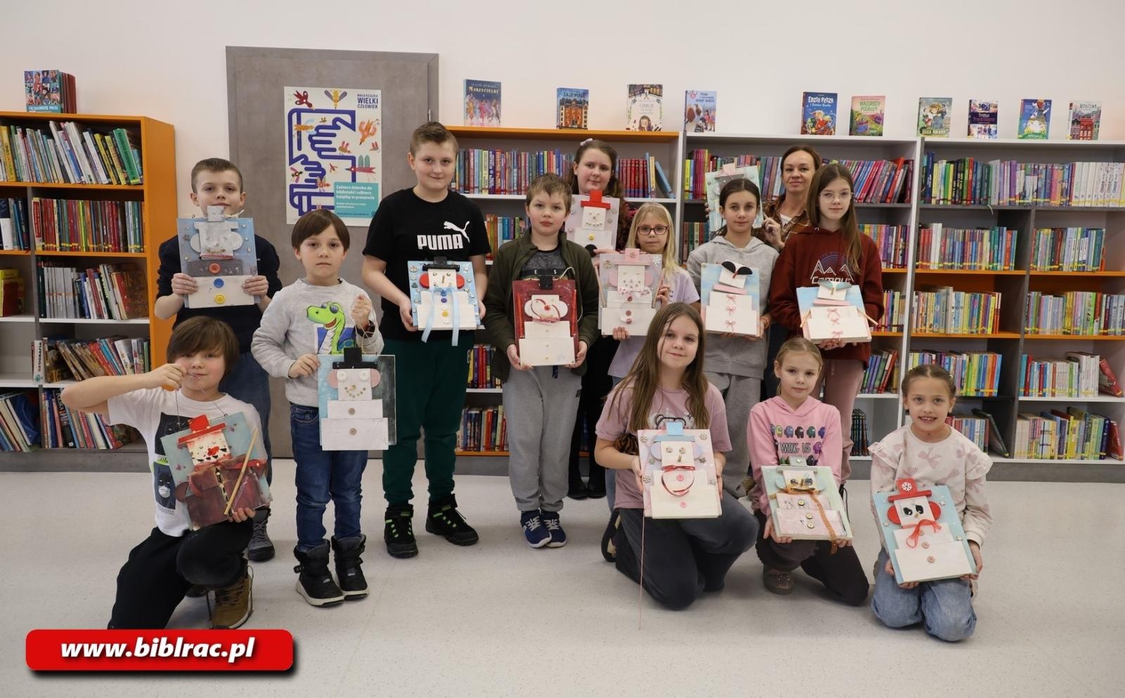 Zdjęcie w galerii na portalu naszraciborz.pl: Ulepimy dziś bałwana? Trwają Komiksowe Ferie z Biblioteką wiadomości z regionu