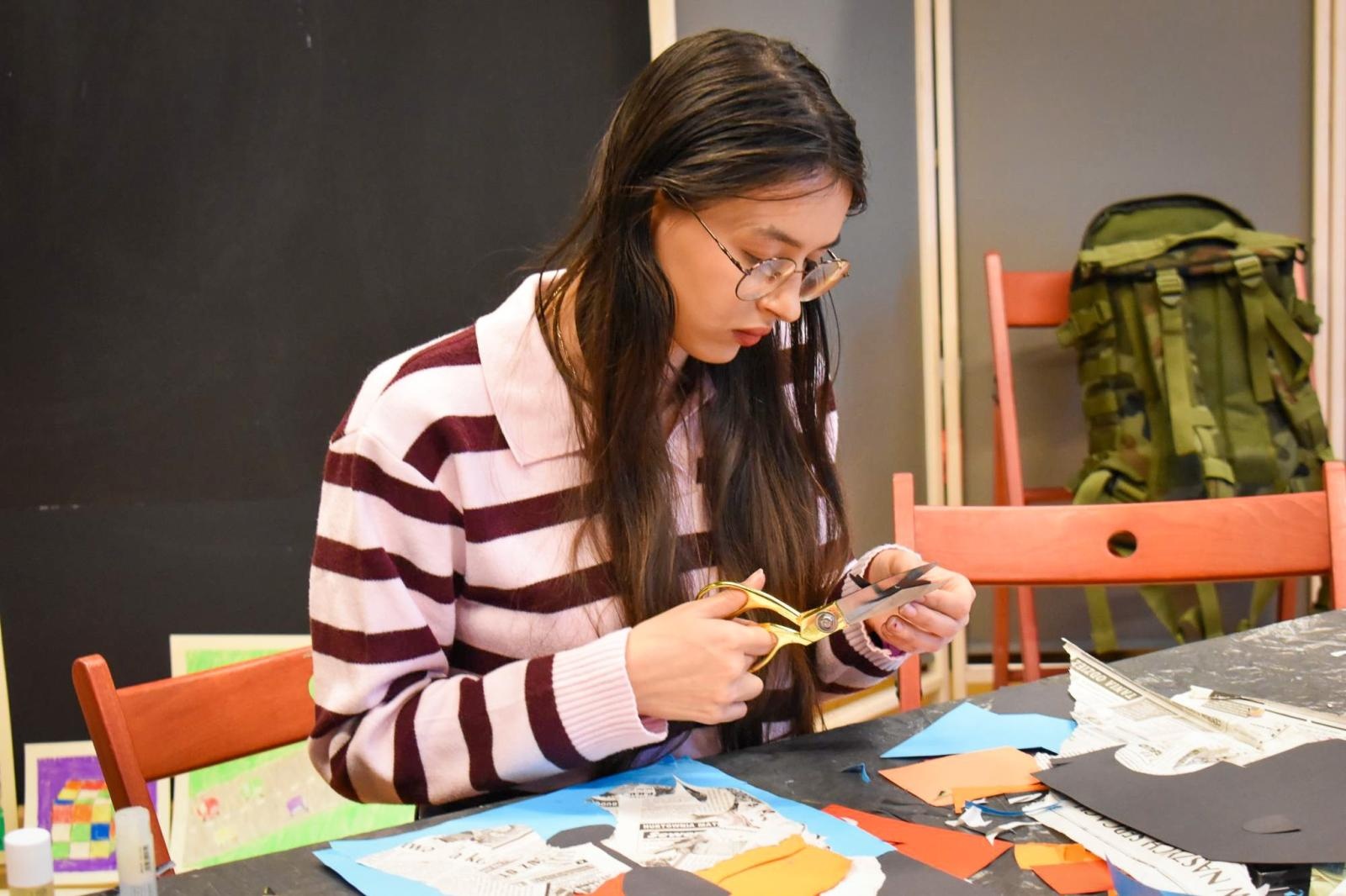 Zdjęcie w galerii na portalu naszraciborz.pl: Art Camp na Zamku Piastowskim: Młodzi twórcy malują historię i przyszłość zabytków wiadomości z regionu