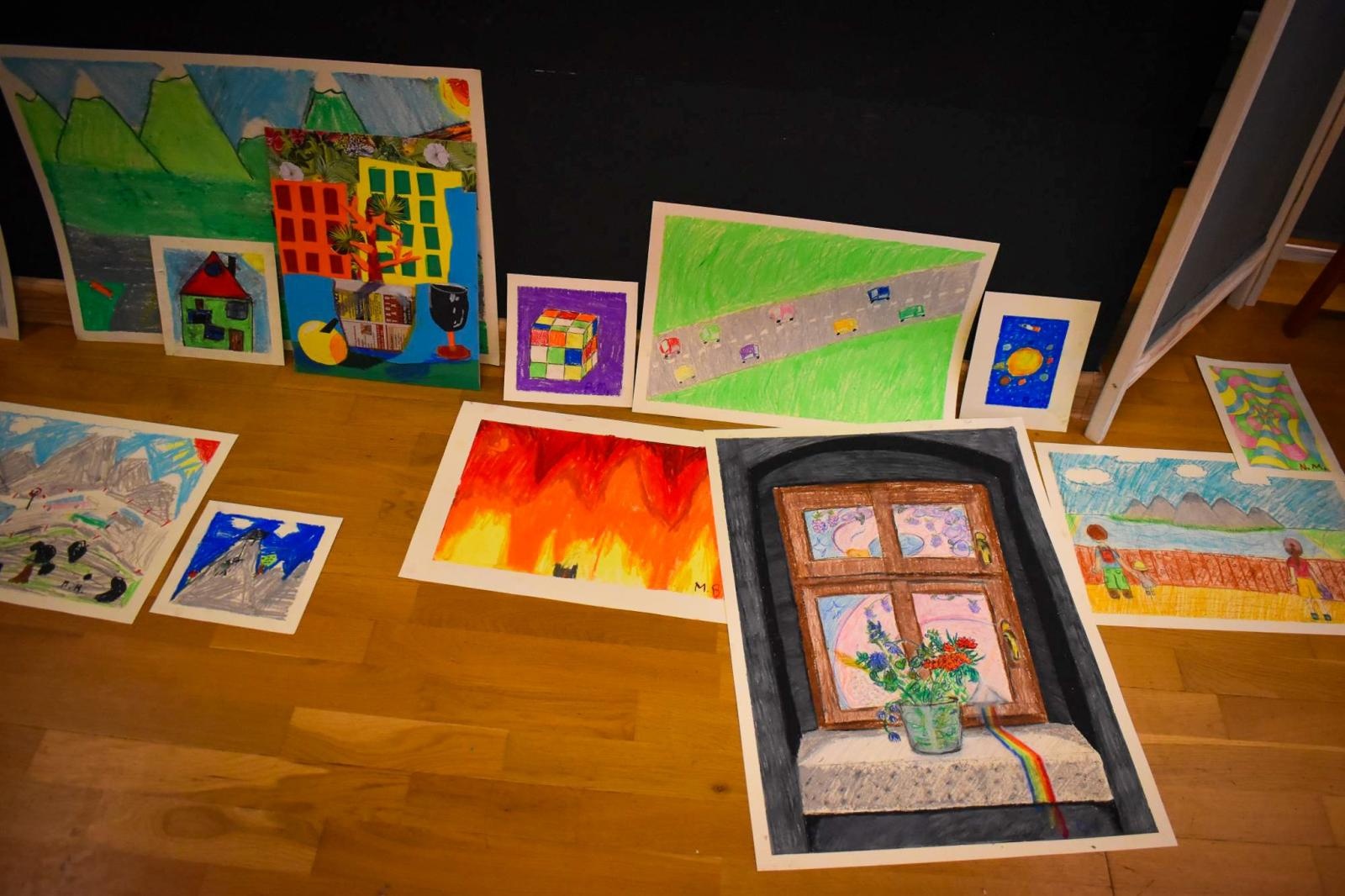 Zdjęcie w galerii na portalu naszraciborz.pl: Art Camp na Zamku Piastowskim: Młodzi twórcy malują historię i przyszłość zabytków wiadomości z regionu