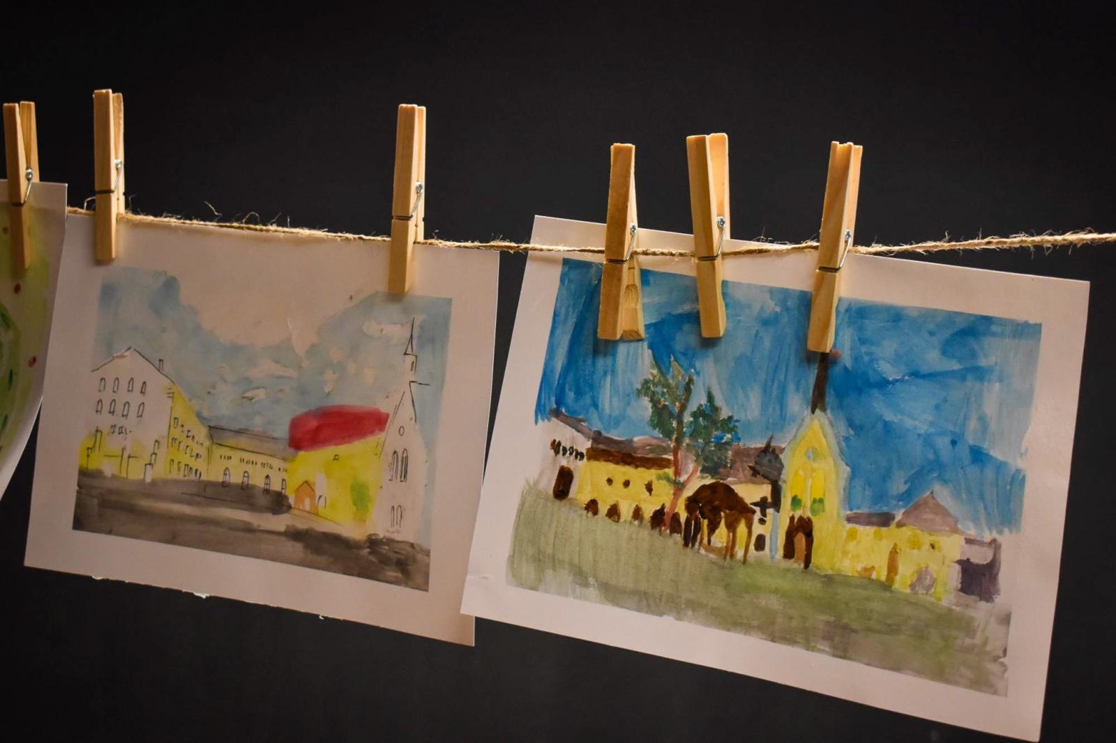 Zdjęcie w galerii na portalu naszraciborz.pl: Art Camp na Zamku Piastowskim: Młodzi twórcy malują historię i przyszłość zabytków wiadomości z regionu