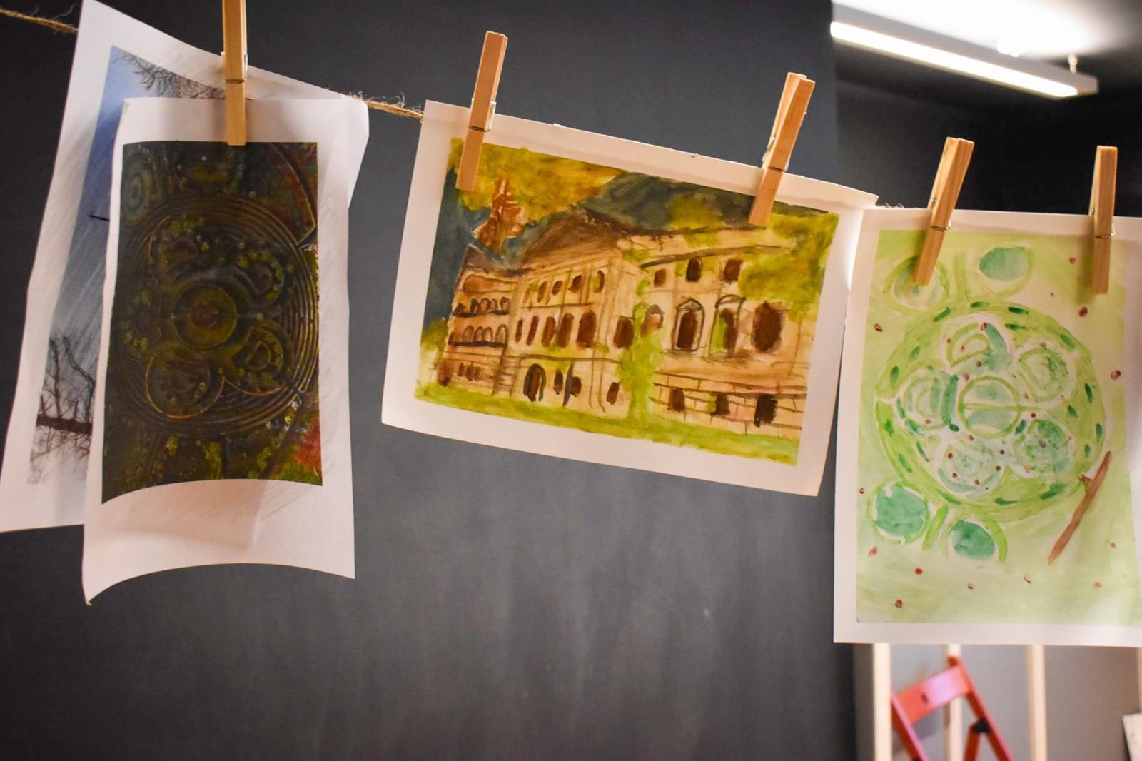 Zdjęcie w galerii na portalu naszraciborz.pl: Art Camp na Zamku Piastowskim: Młodzi twórcy malują historię i przyszłość zabytków wiadomości z regionu