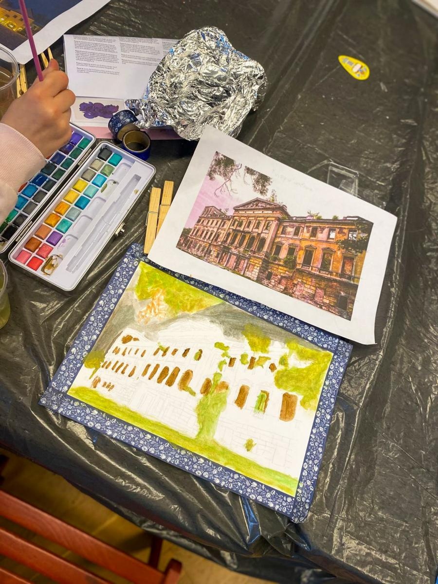 Zdjęcie w galerii na portalu naszraciborz.pl: Art Camp na Zamku Piastowskim: Młodzi twórcy malują historię i przyszłość zabytków wiadomości z regionu