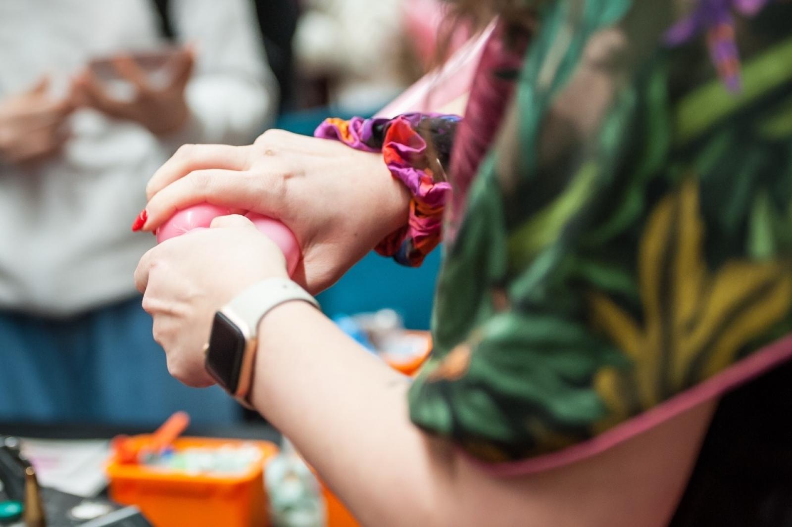 Zdjęcie w galerii na portalu naszraciborz.pl: Karmel i balony na Zamku Piastowskim. Atrakcje dla dzieci w ramach akcji Wakacje w Powiecie wiadomości z regionu