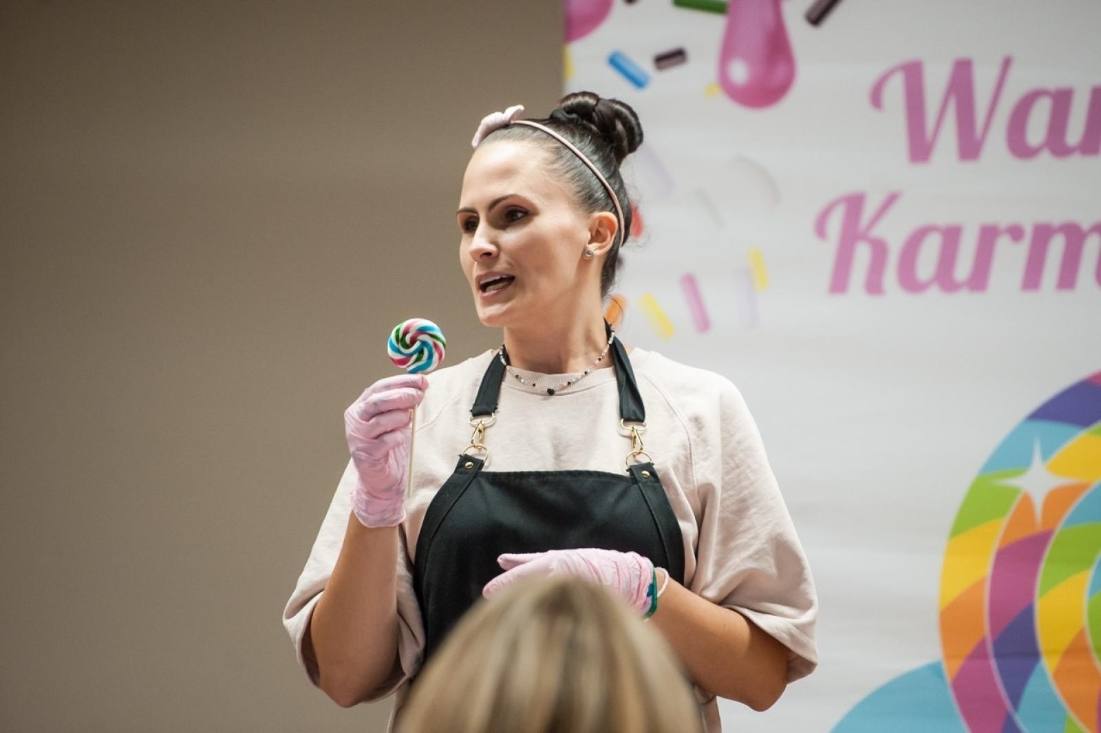 Zdjęcie w galerii na portalu naszraciborz.pl: Karmel i balony na Zamku Piastowskim. Atrakcje dla dzieci w ramach akcji Wakacje w Powiecie wiadomości z regionu